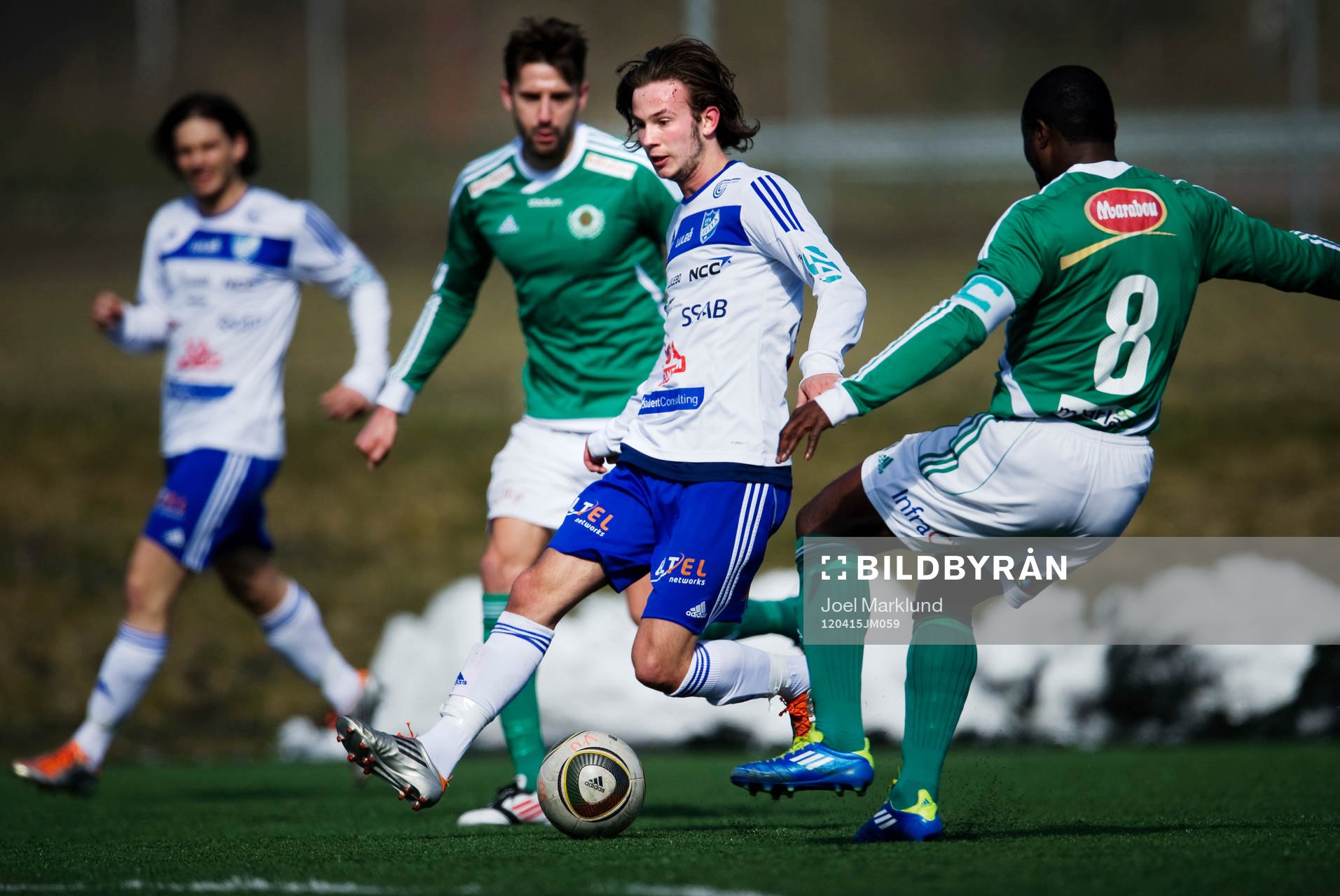 Robin Östlind, IFK Luleå, dribblar