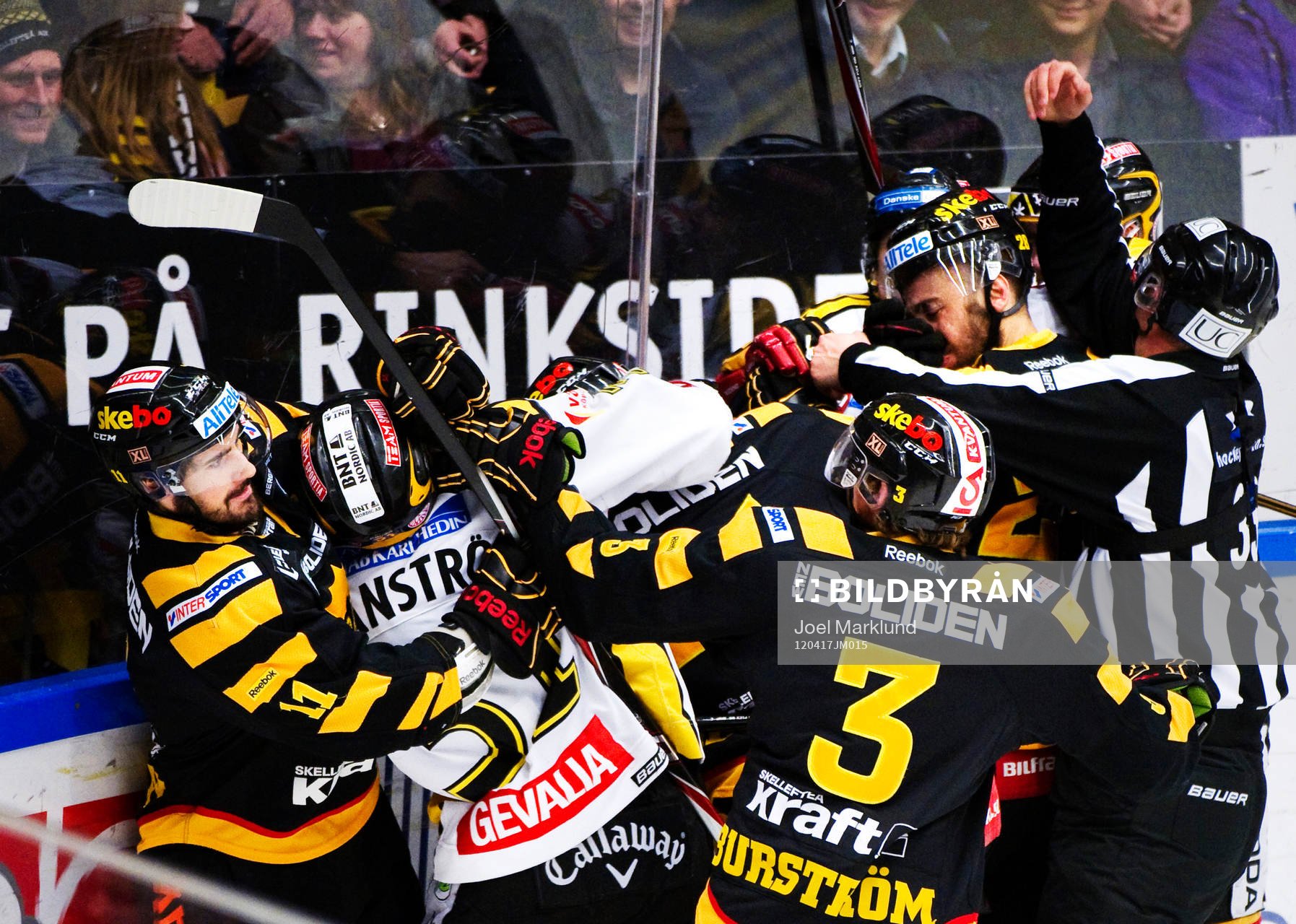 Bråk i inledningen av matchen