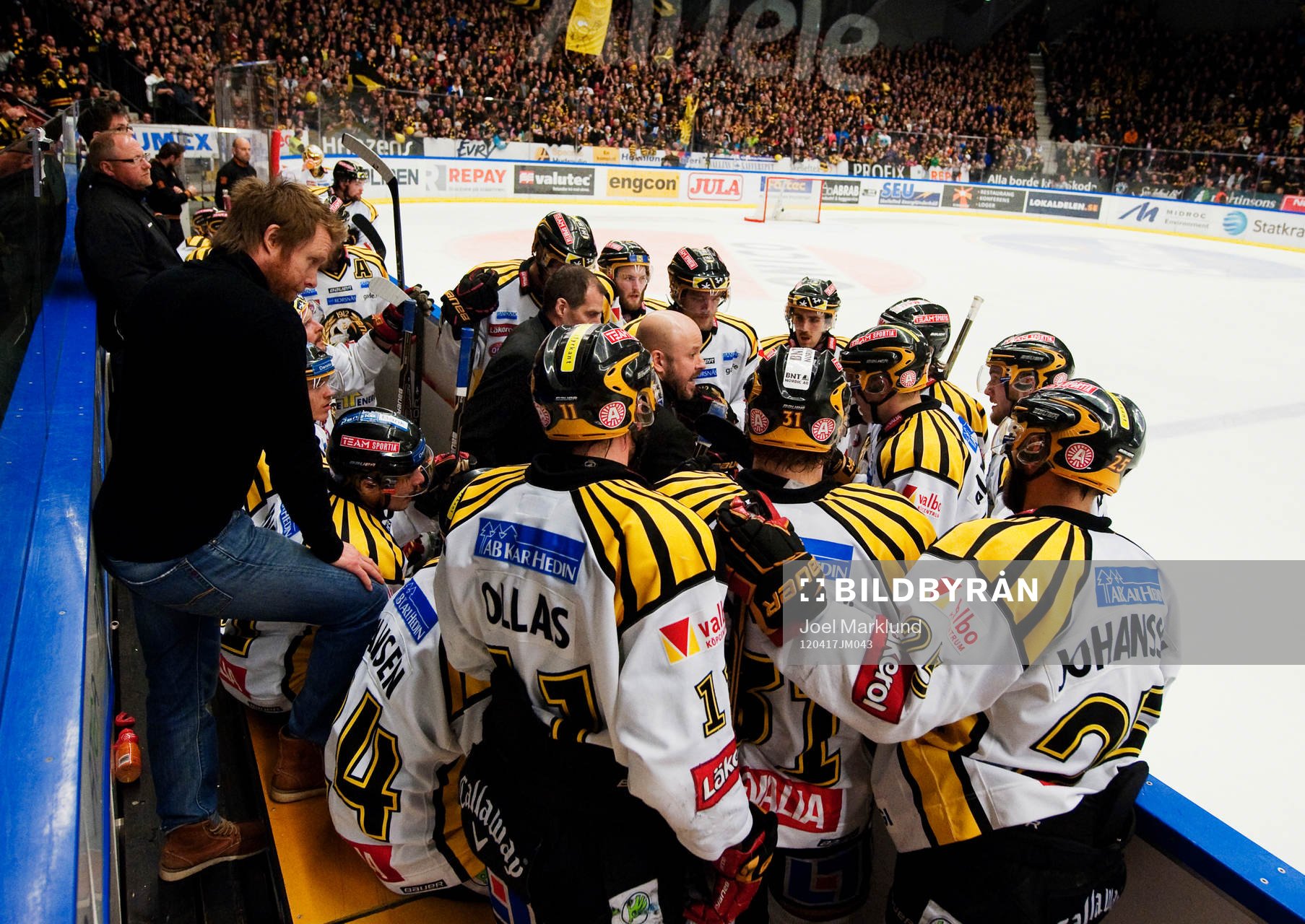 Tommy Jonsson, tränare, Brynäs, tar en timeout i slutet