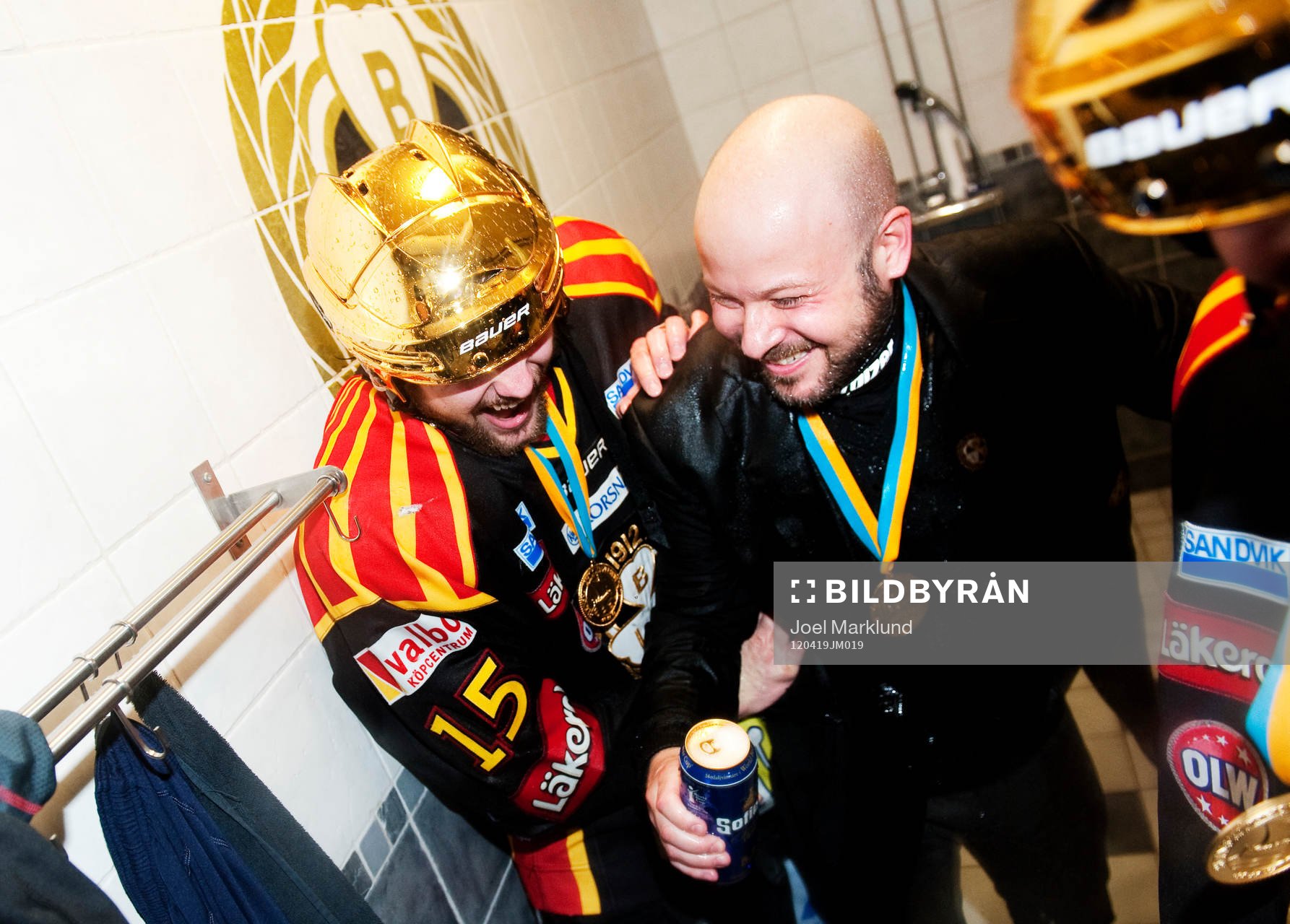 Simon Bertilsson och Tommy Jonsson, tränare, Brynäs.