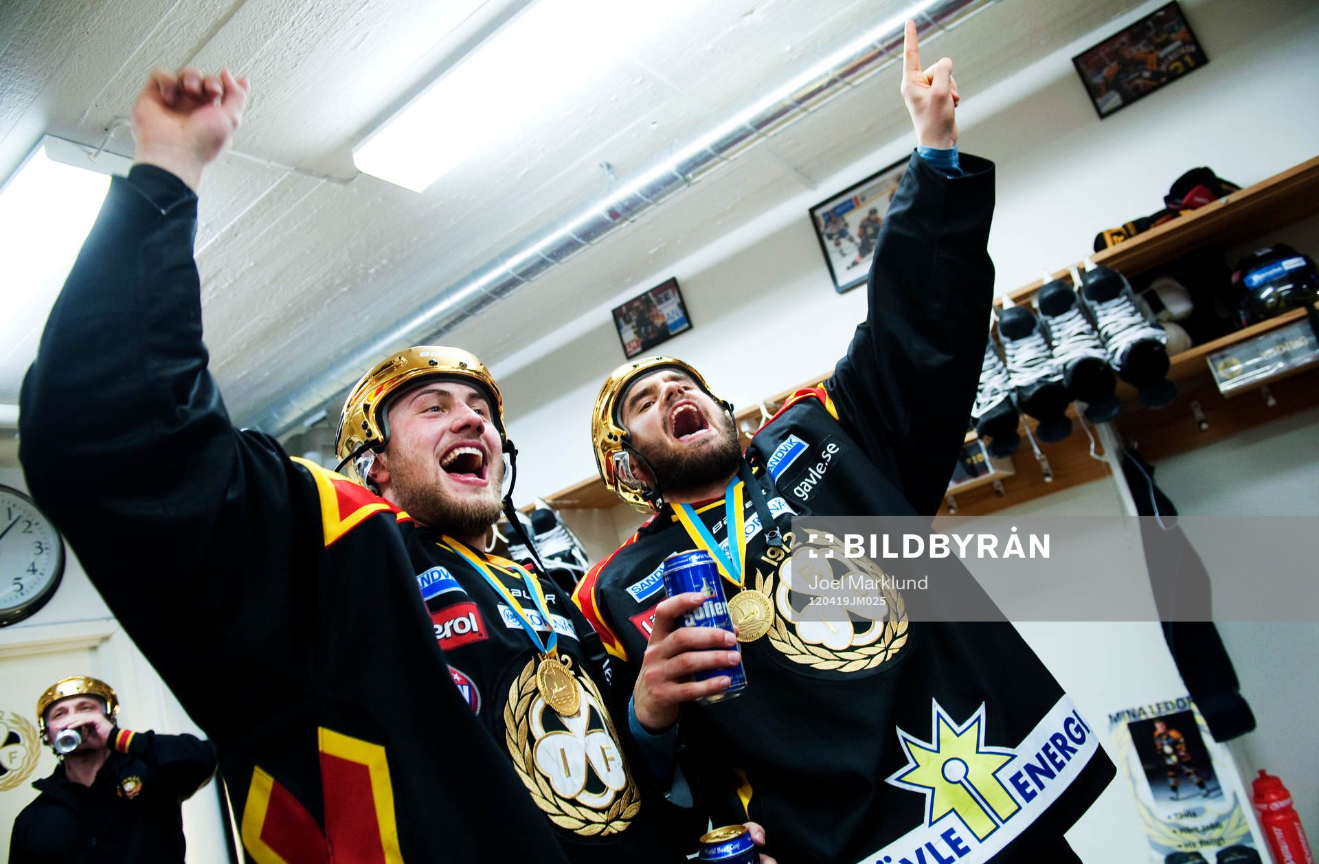 Johan Larsson och Martin Johansson, Brynäs, jublar i