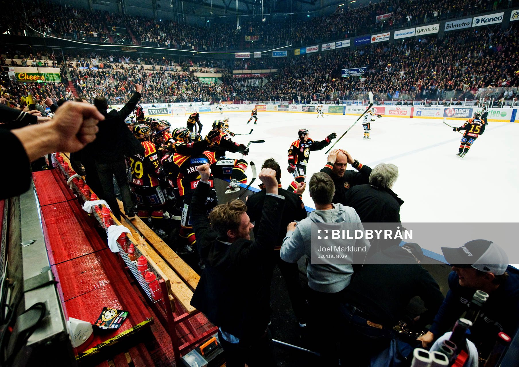 Calle Järnkrok, Brynäs, slänger klubban och