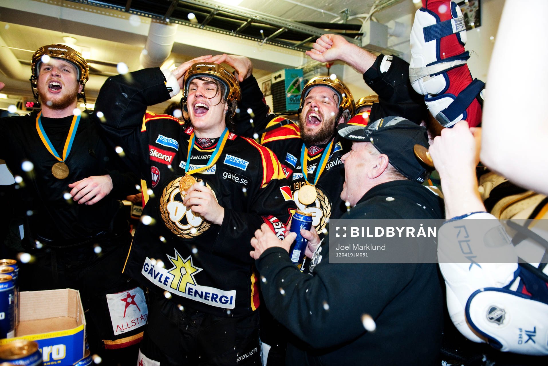 Glädje i Brynäs omklädningsrum. Svenska Mästare 2012,