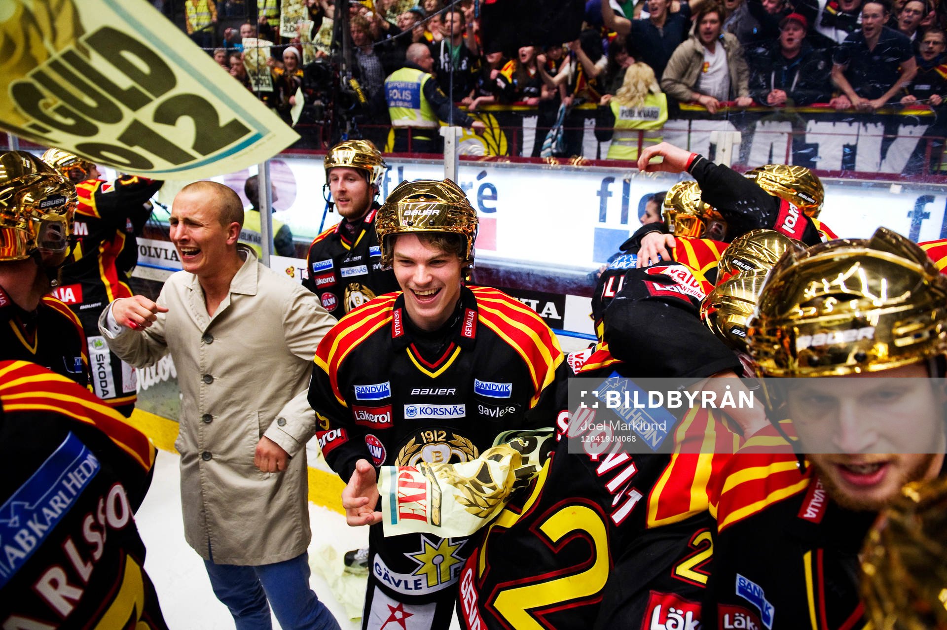 Emil Molin, Brynäs, i mitten. Svenska Mästare 2012,