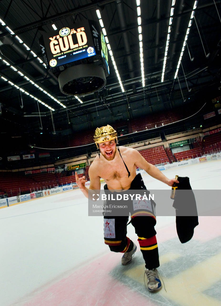 Johan Larsson, Brynäs firar på isen. Svenska Mästare