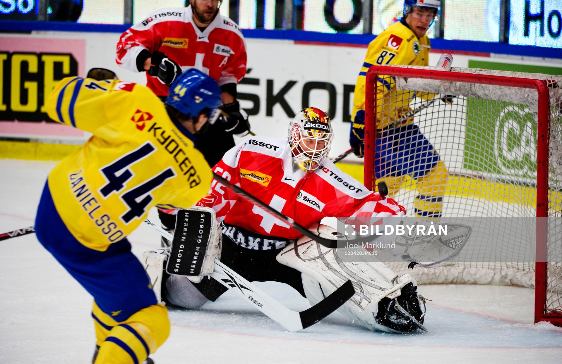 Nicklas Danielsson, Sverige, skjuter mot Tobias Stephan,
