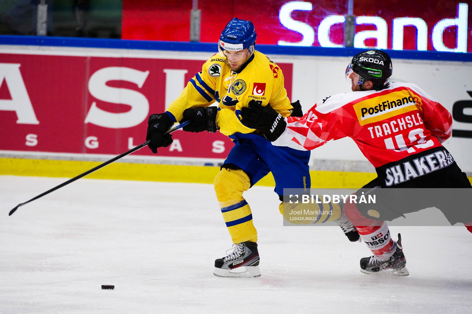 Fredrik Pettersson, Sverige, utmanas av Morris Trachsler,