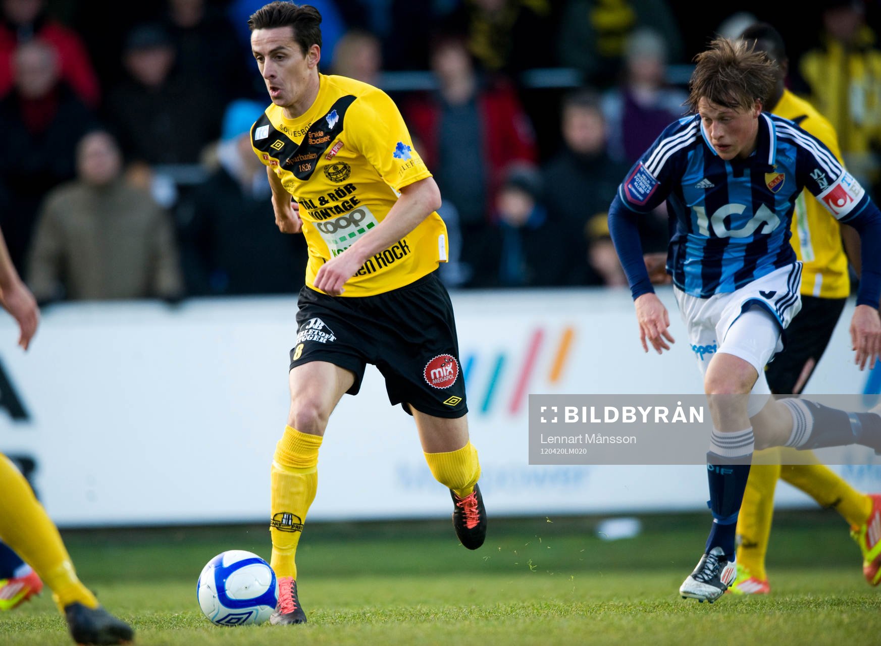 Haris Raditinac, Mjällby, lämnar Emil Bergström,