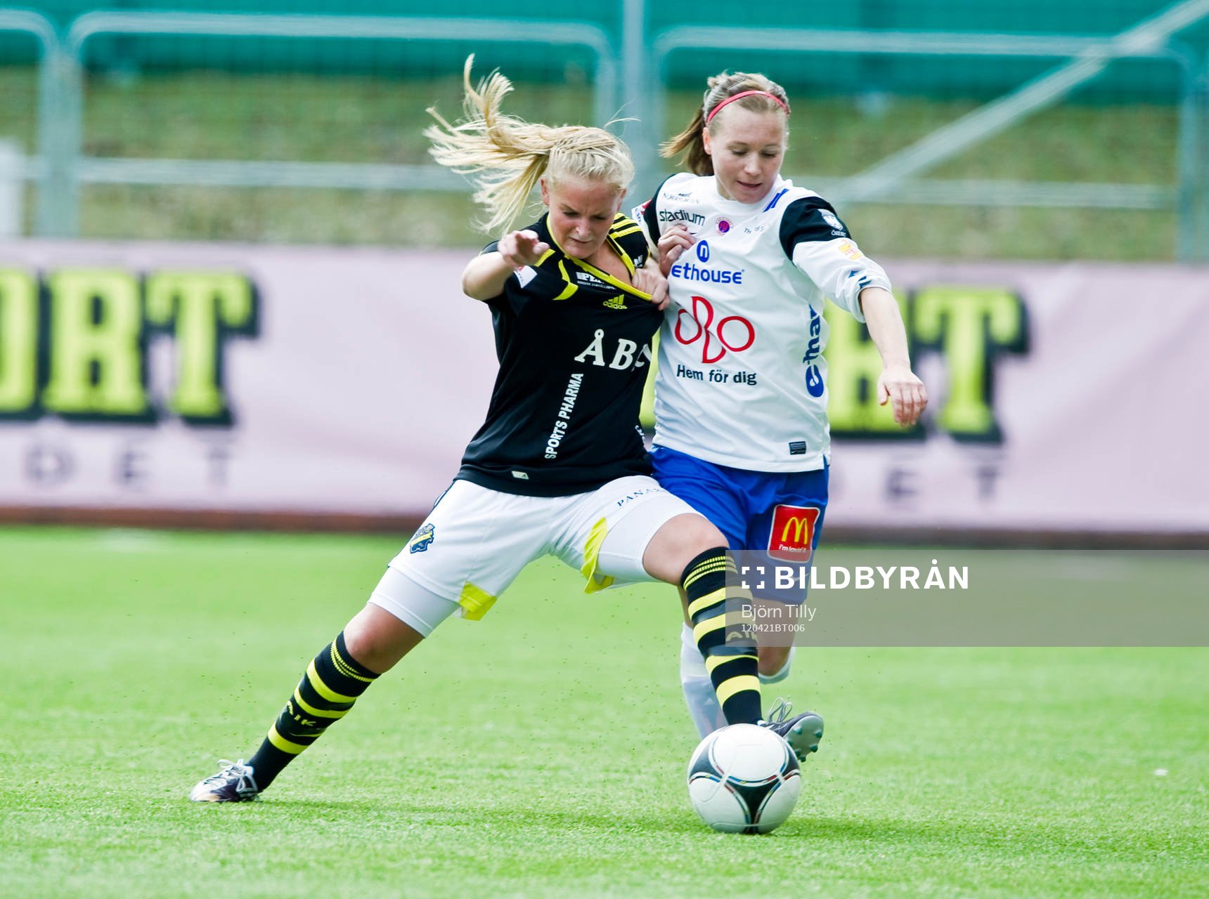 Therése Boström, AIK och Susanna Lehtinen, Örebro
