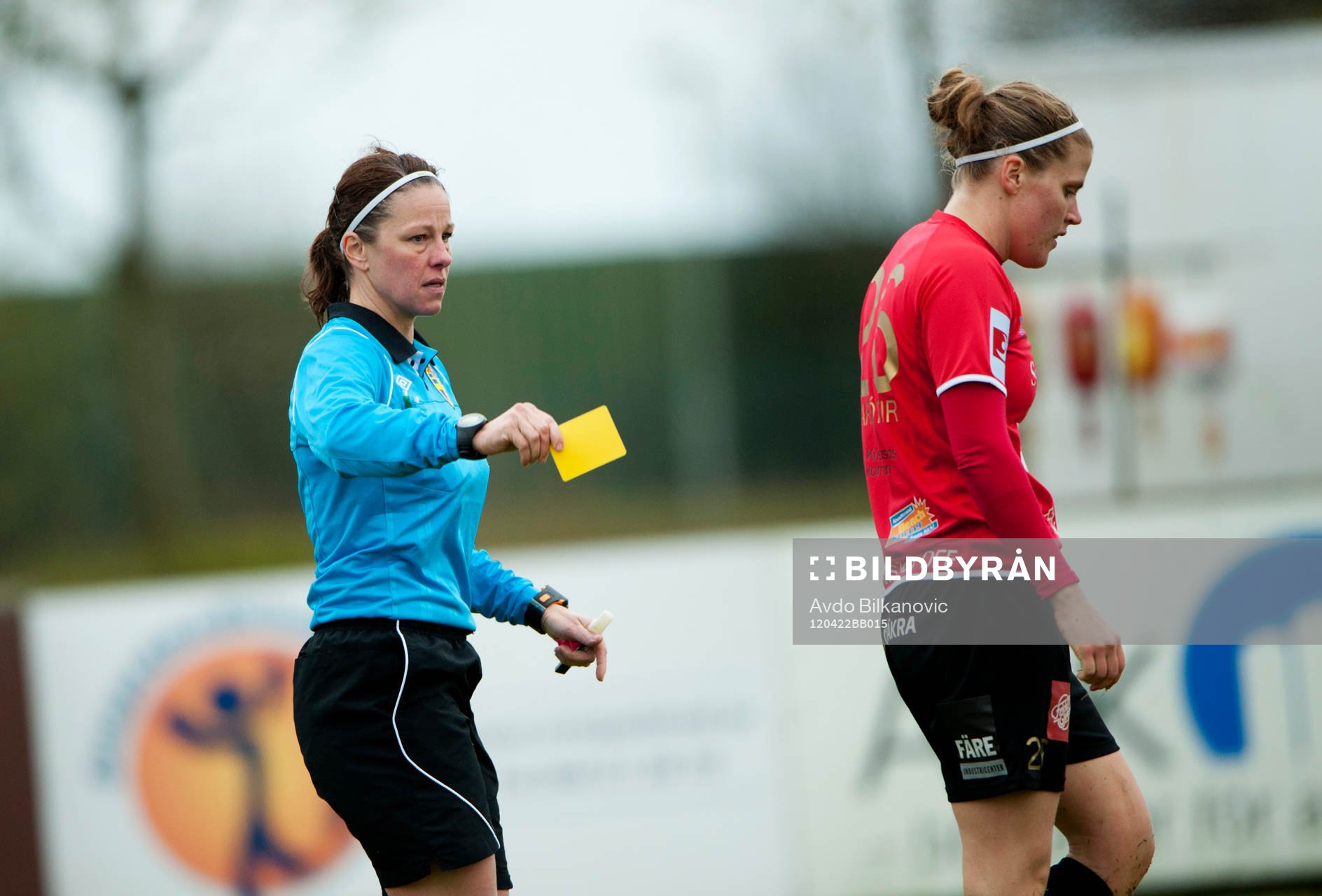 Annika Antic, domare, gult kort, varning till Katrin