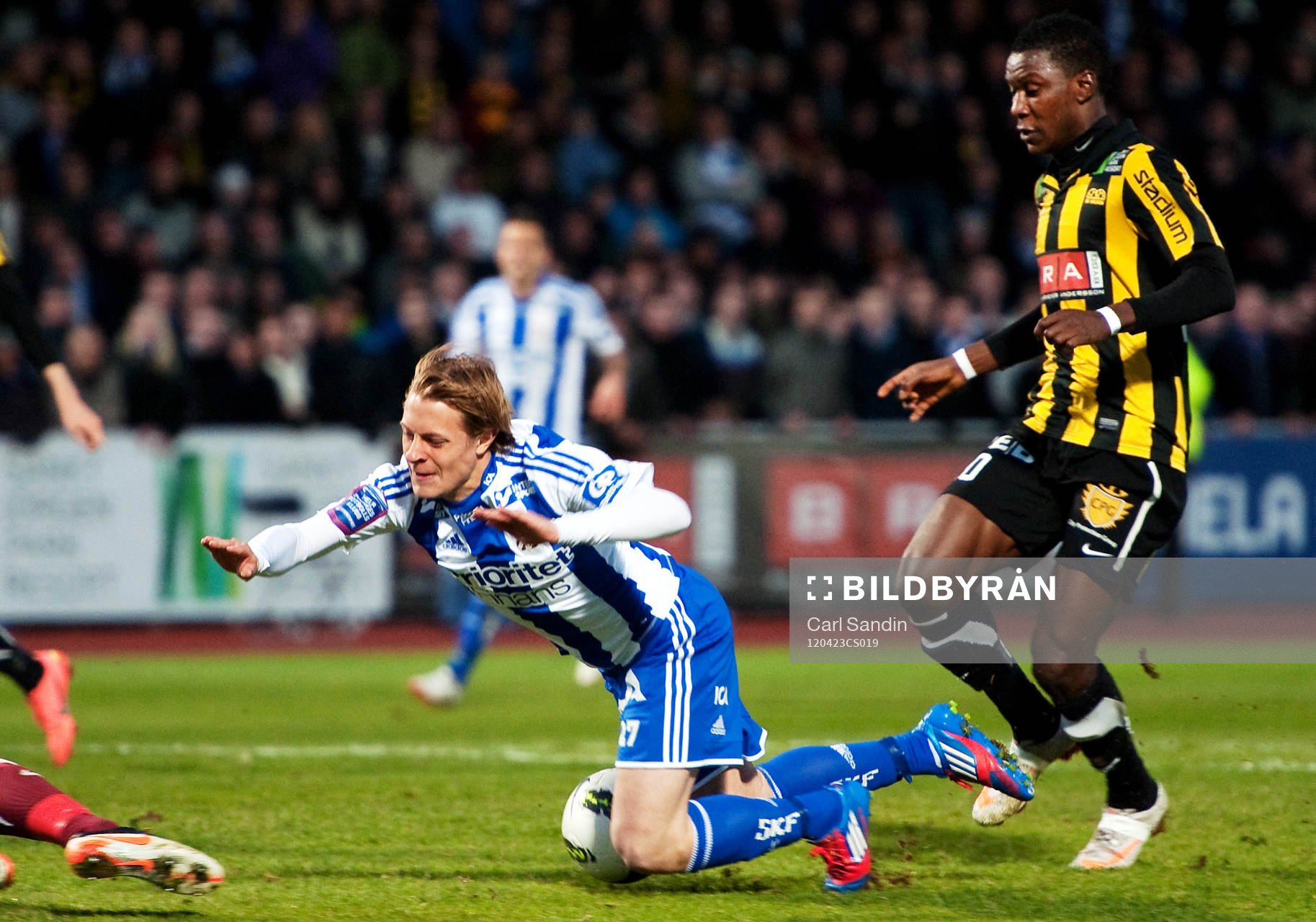 Joel Allansson, IFK Göteborg, försöker sig på en