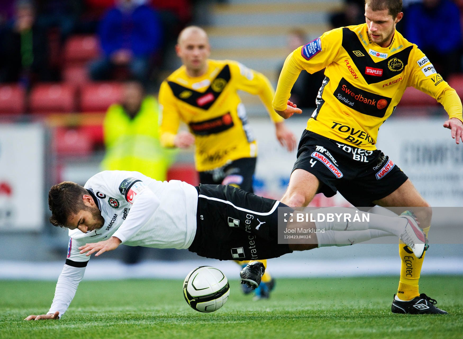William Atashkadeh, Örebro, faller i en närkamp med