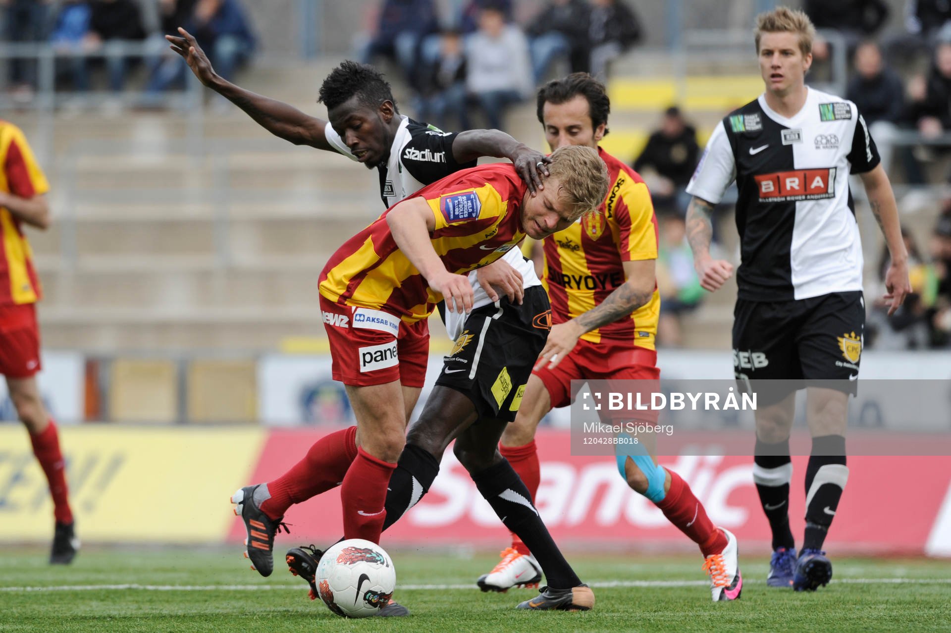 Johan Arneng, Syrianska  och Dioh Williams, Häcken