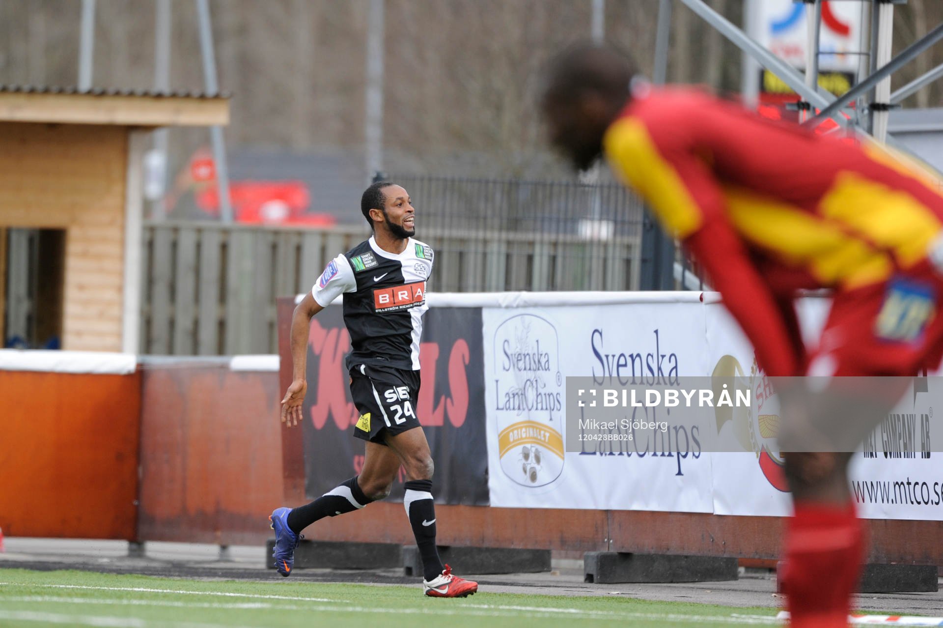 René Makondele, Häcken avgör med 1-2 i andra halvlek
