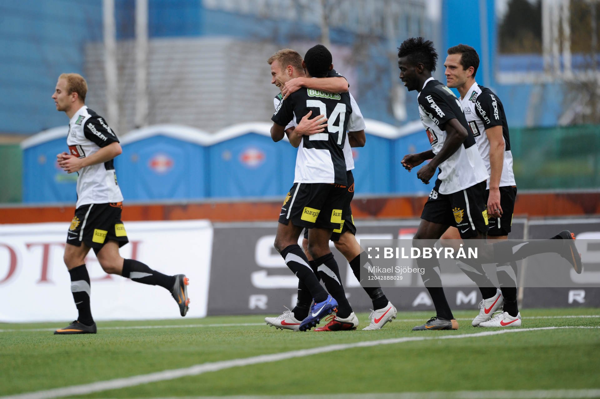René Makondele, Häcken avgör med 1-2 i andra halvlek