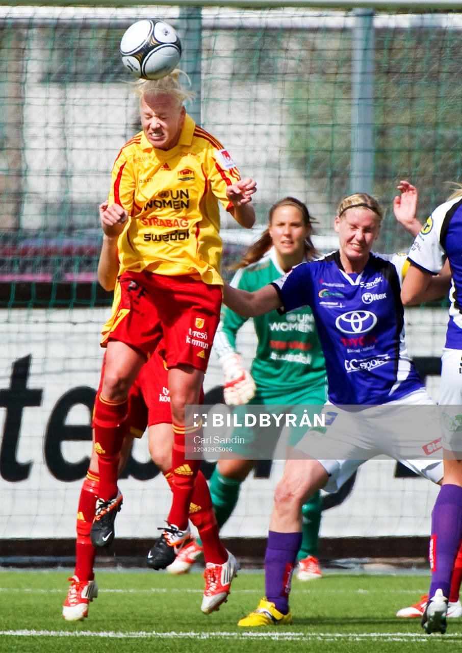 Caroline Seger, Tyresö, nickar och landar fel