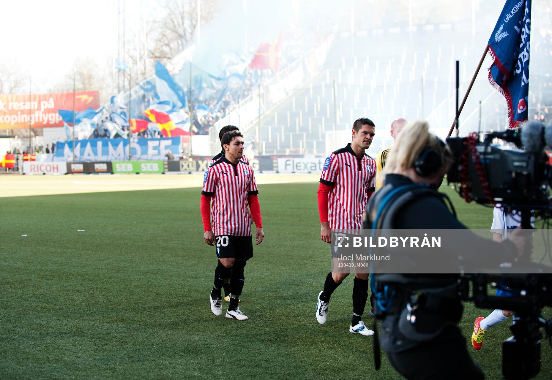 Spelarna fick lämna planen vid matchstart på grund av