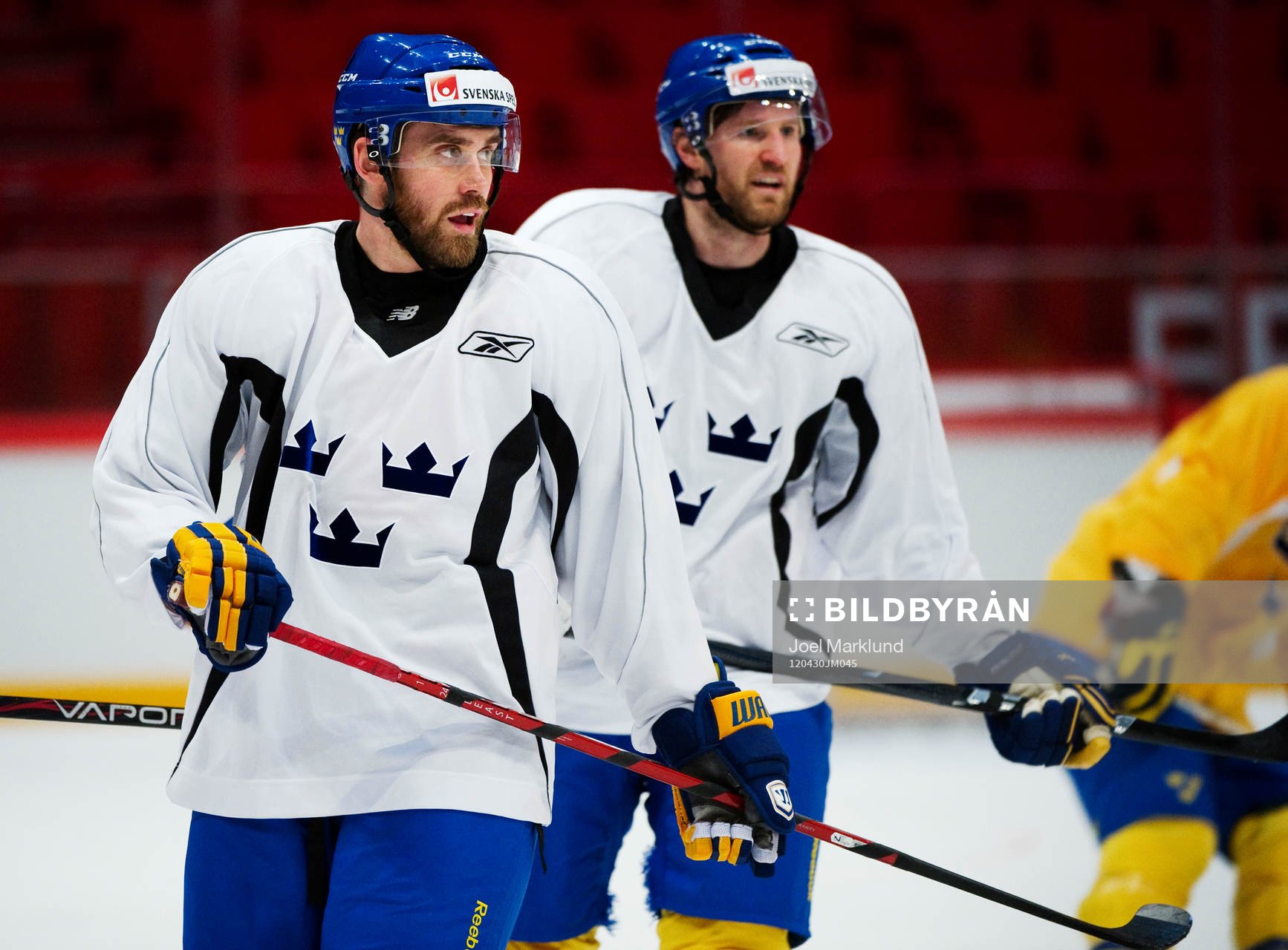 Henrik Zetterberg. I bakgrunden Niklas Kronwall