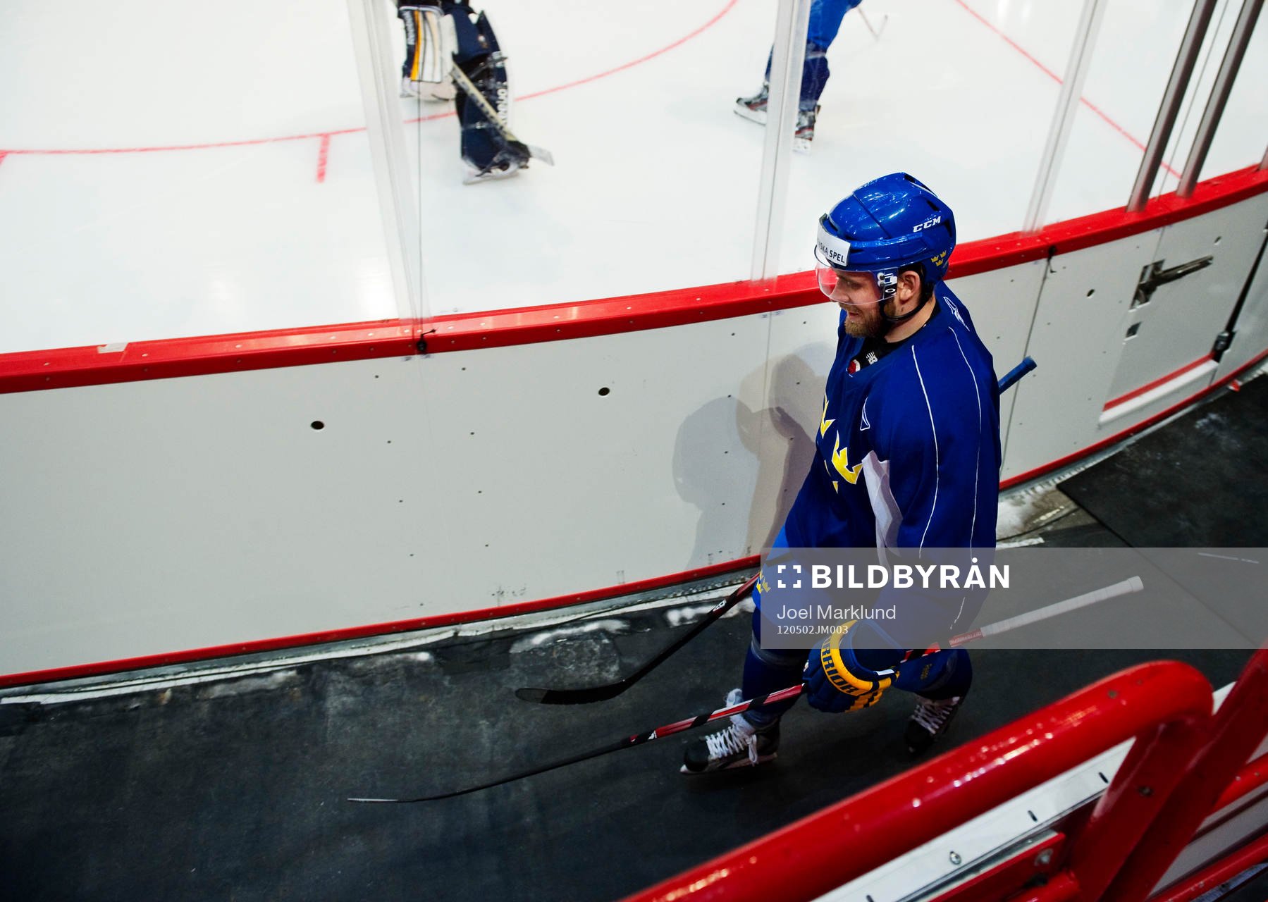 Henrik Zetterberg på väg in till träningen