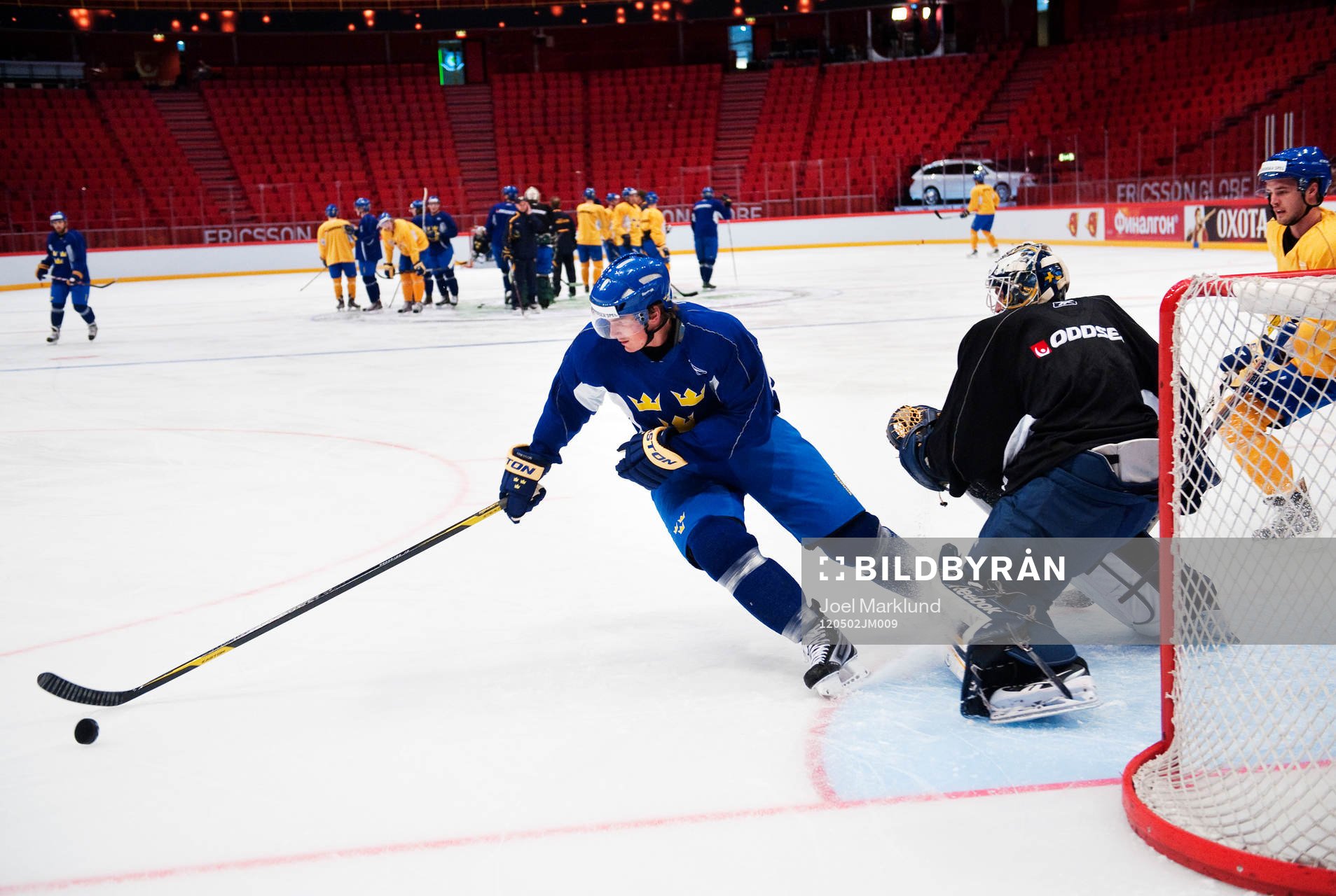 Loui Eriksson sträcker sig