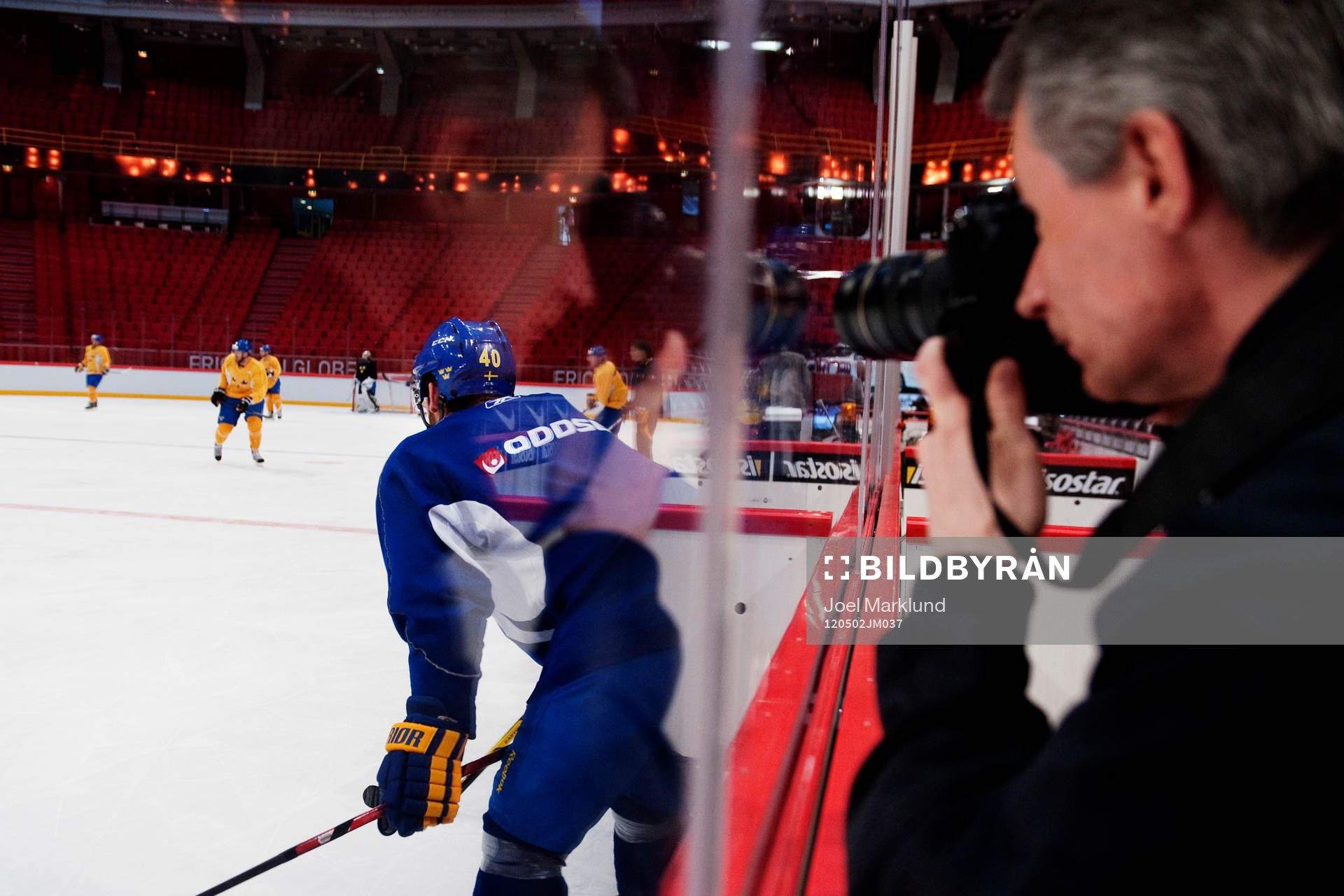 Henrik Zetterberg blir fotograferad