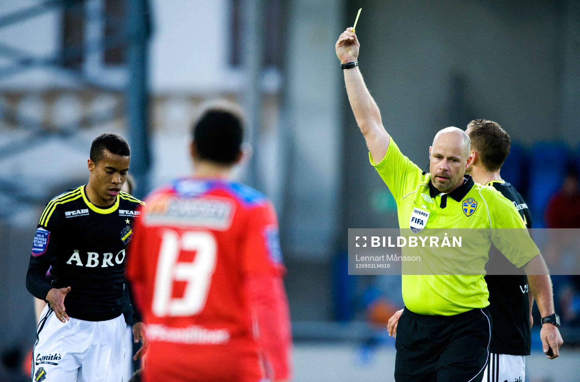 Varning, Martin Hansson, domare, gult kort