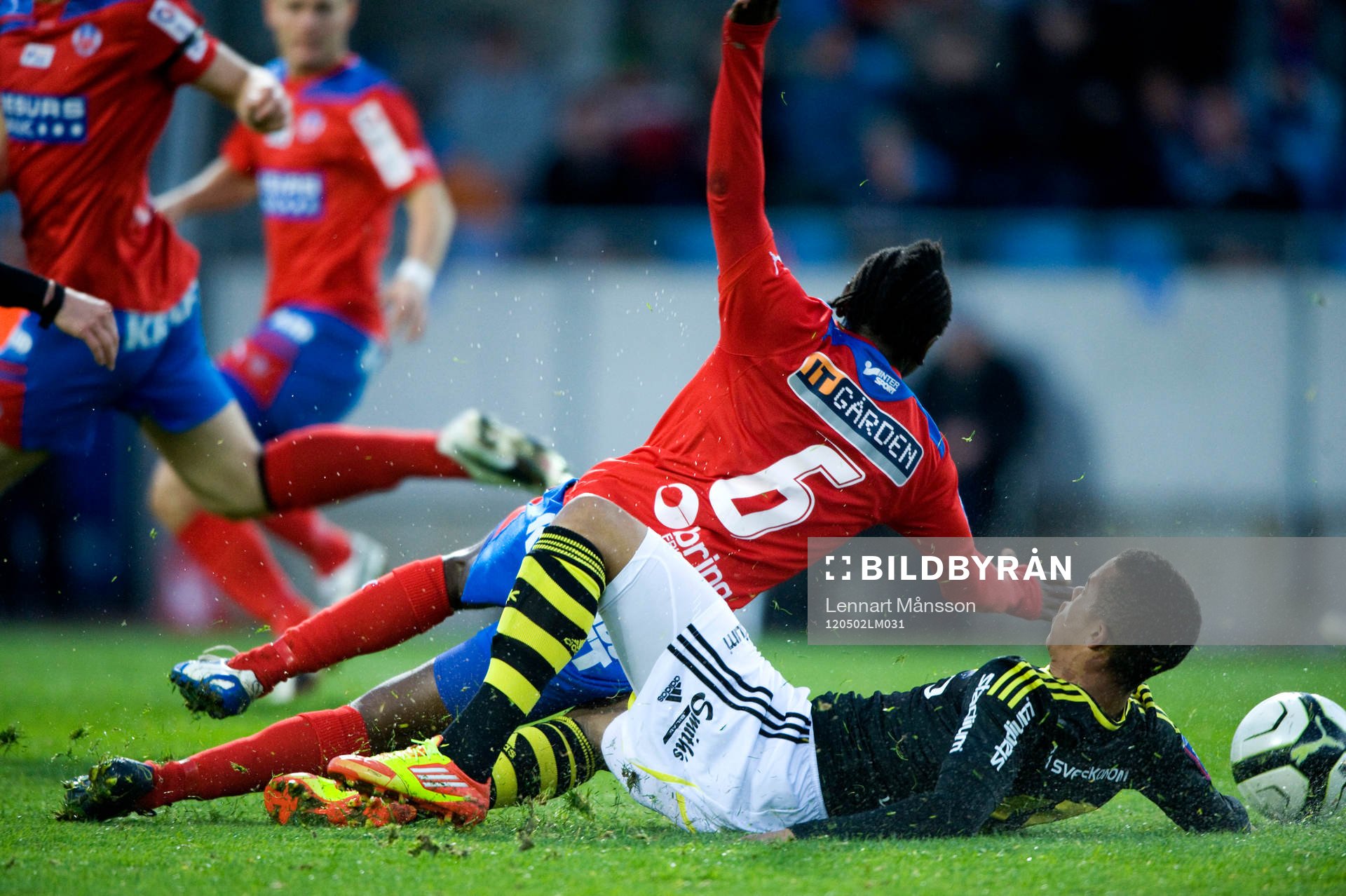 Robin Quaison, AIK, gör ner May Mahlangu, Helsingborg