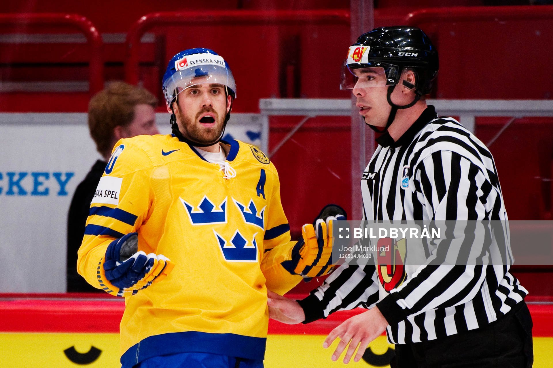 Henrik Zetterberg, Sverige, när han blir utvisad för sin