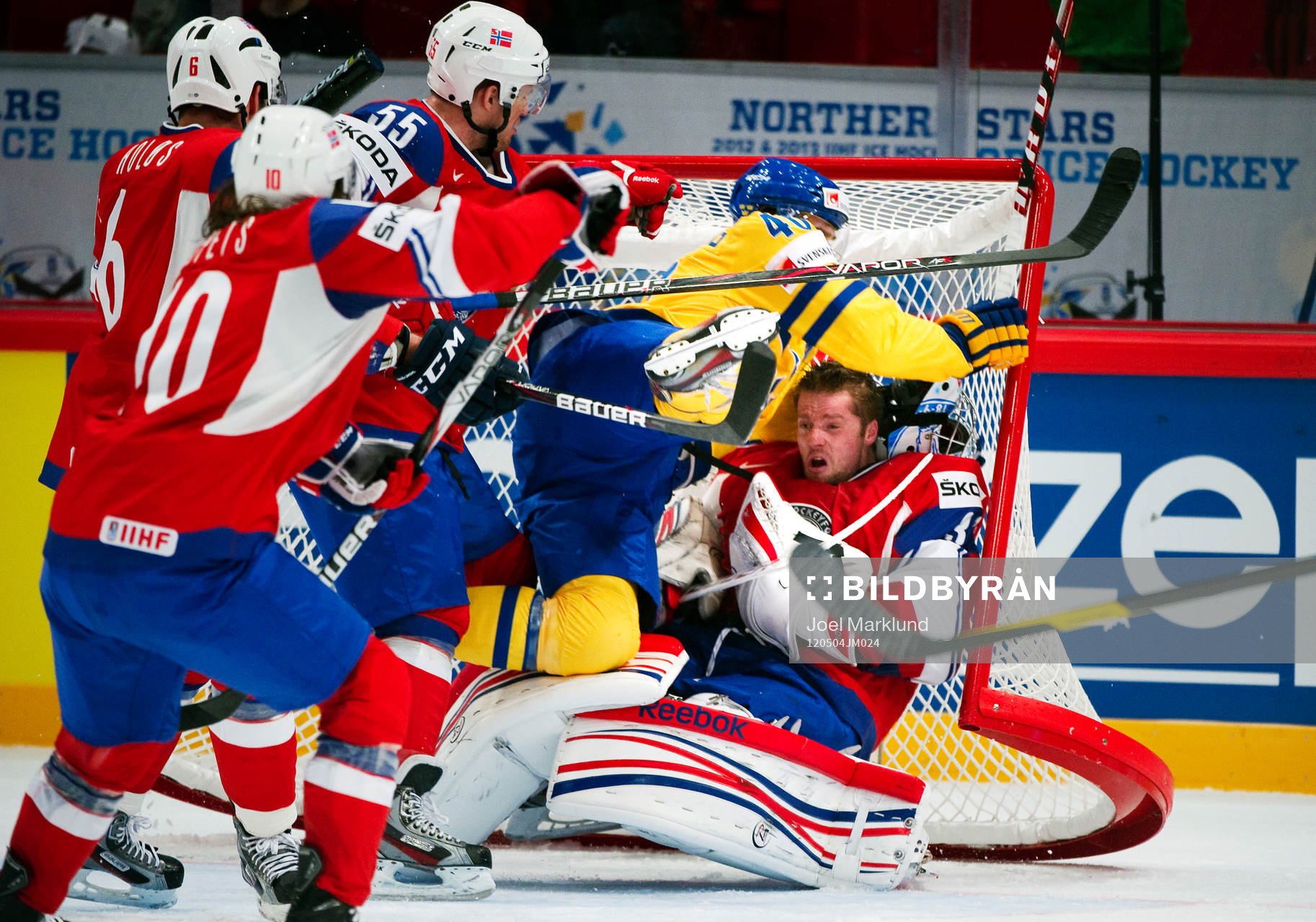 Henrik Zetterberg, Sverige, kraschar in i Lars Haugen,
