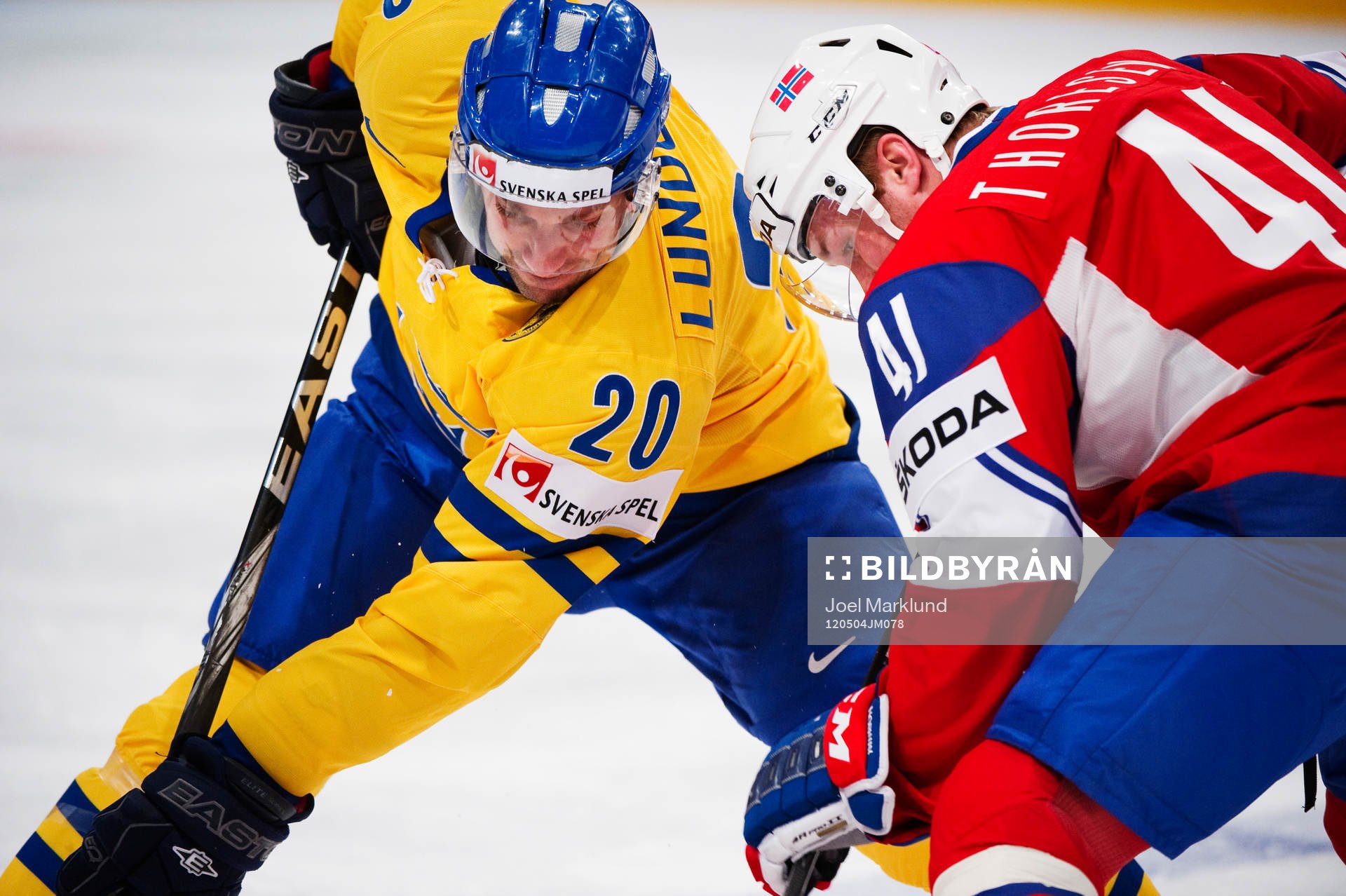 Joel Lundqvist, Sverige, tekar mot Patrick Thoresen, Norge