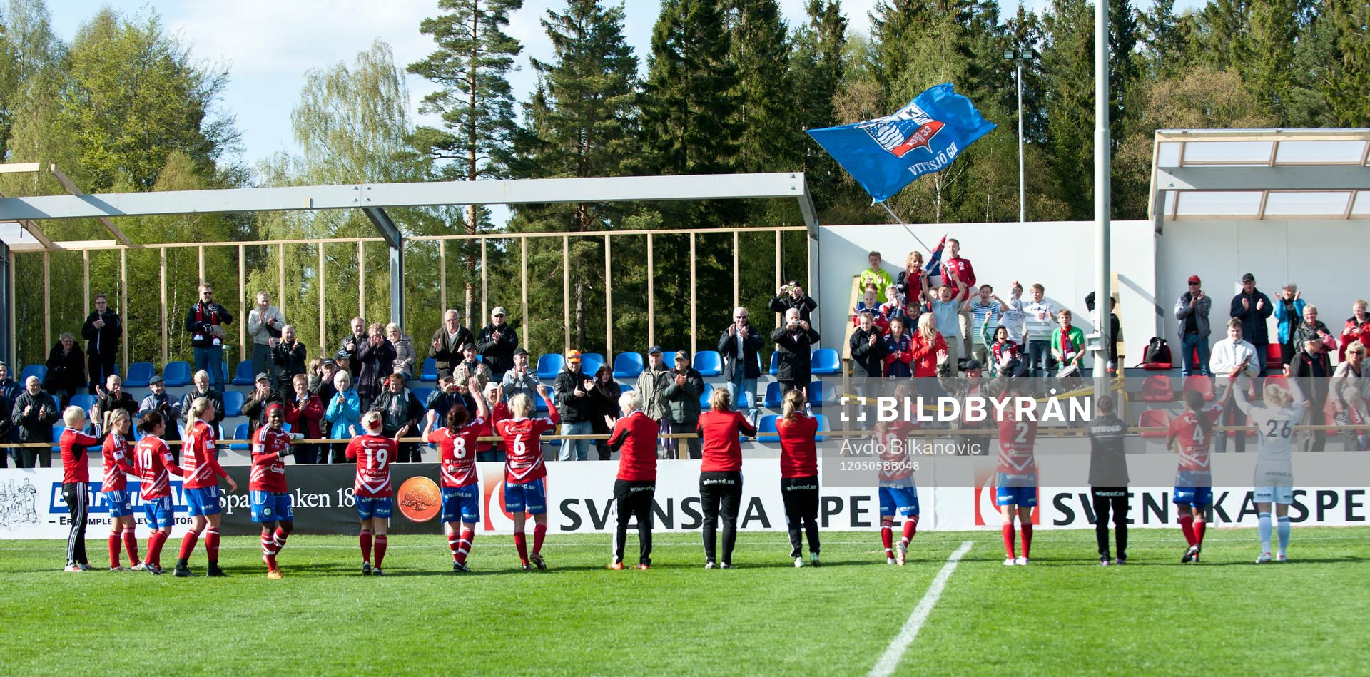   Vittsjö spelare tackar publiken, jubel