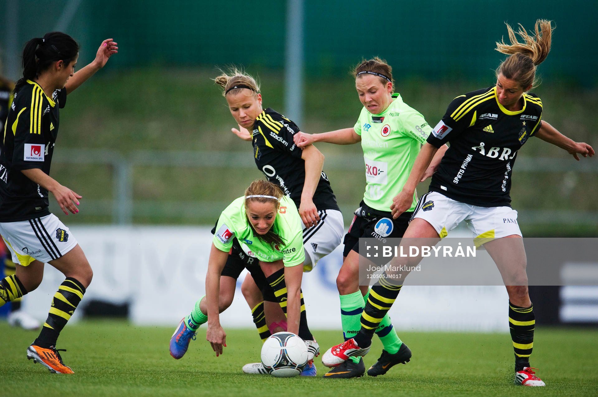 Kosovare Asllani, Kristianstad, och Maija Saari, AIK