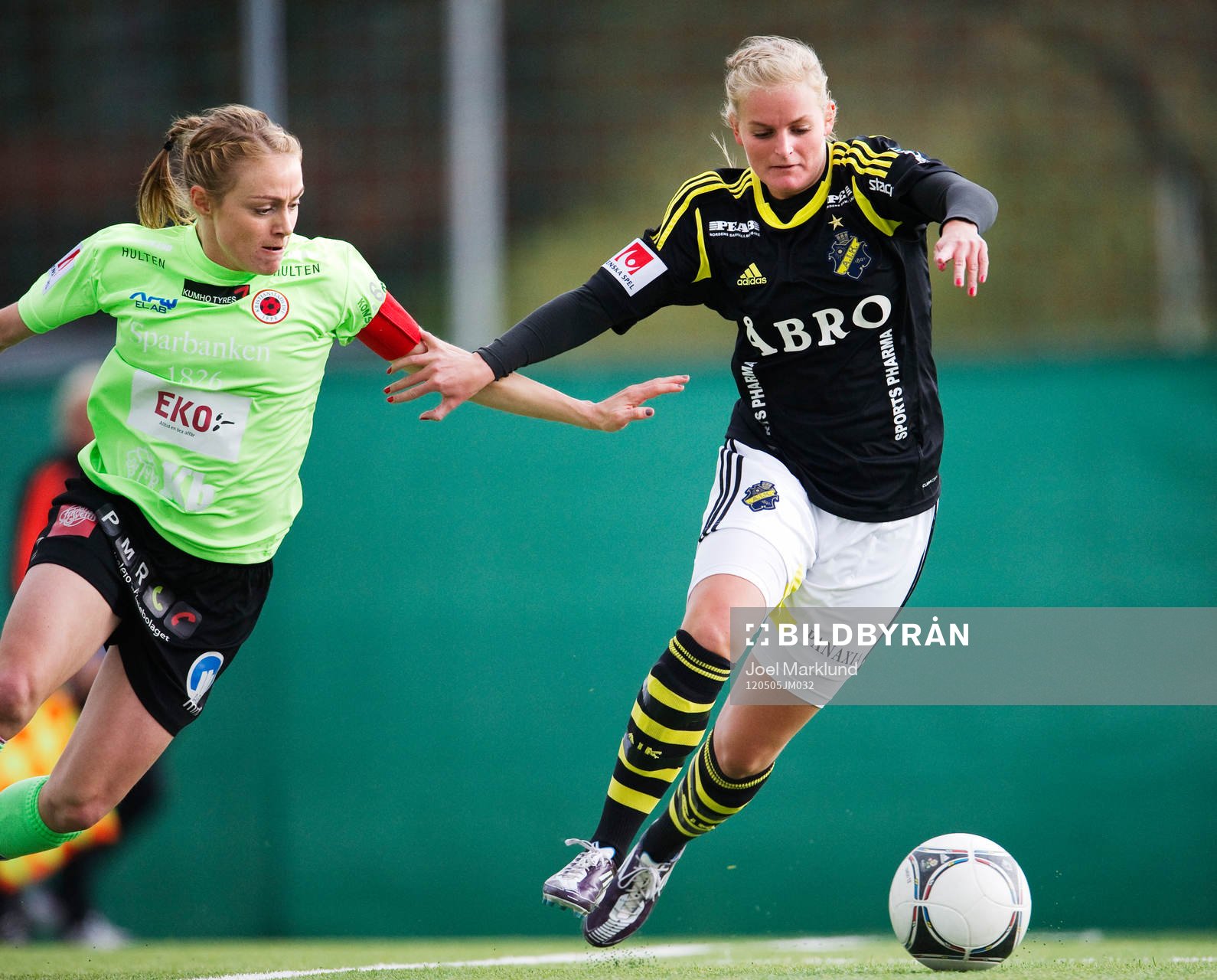 Sif Atladottir, Kristianstad, och Therese Boström, AIK