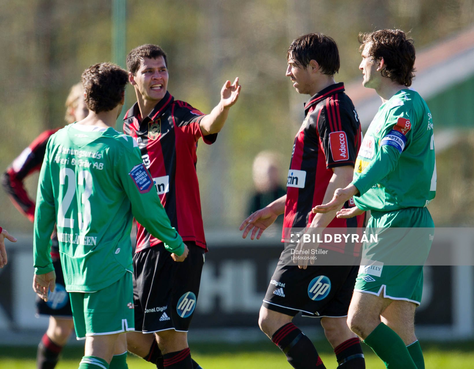 Mauricio Albornoz, Brommapojkarna, får en armbåge på