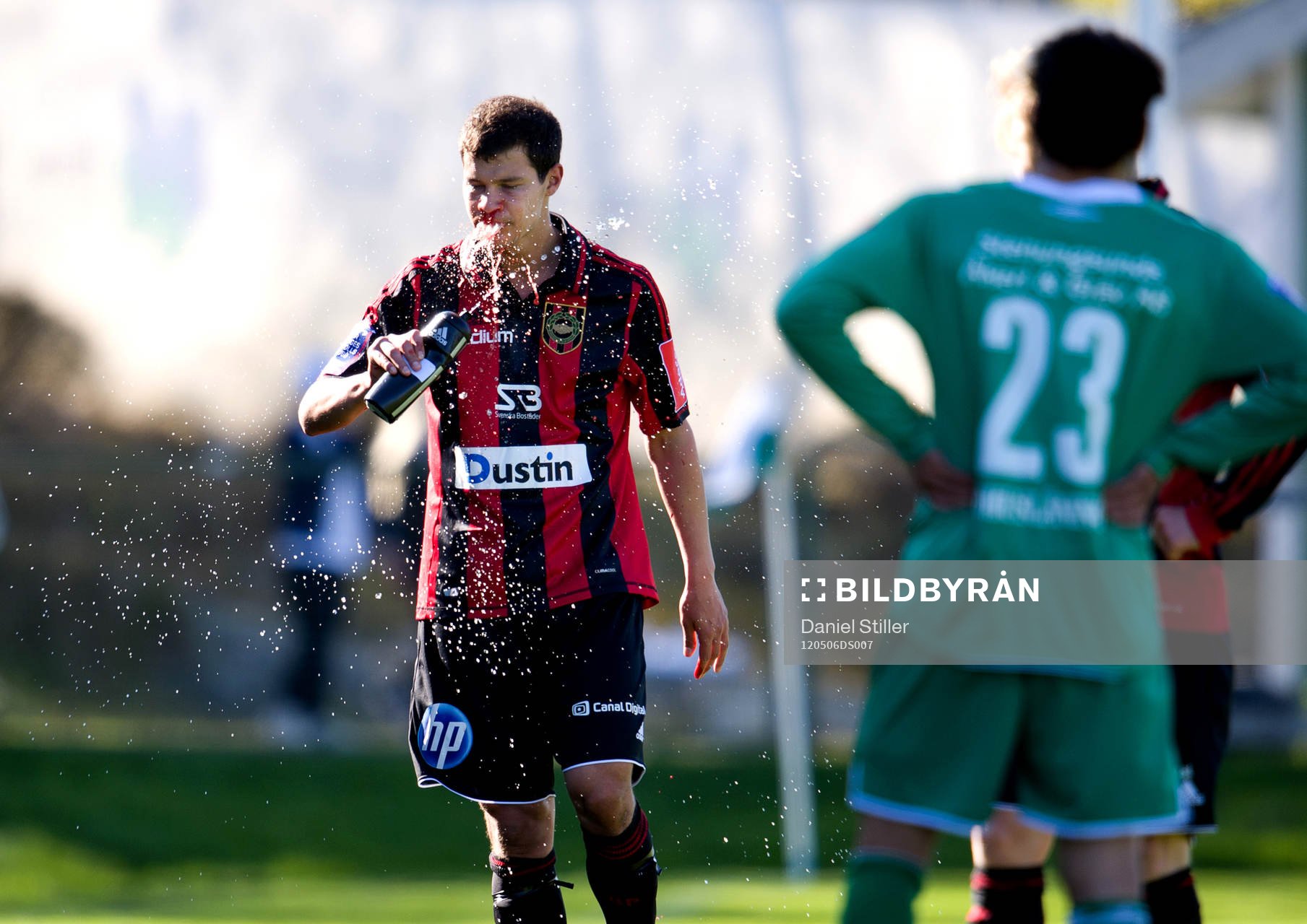 Mauricio Albornoz, Brommapojkarna, får en armbåge på
