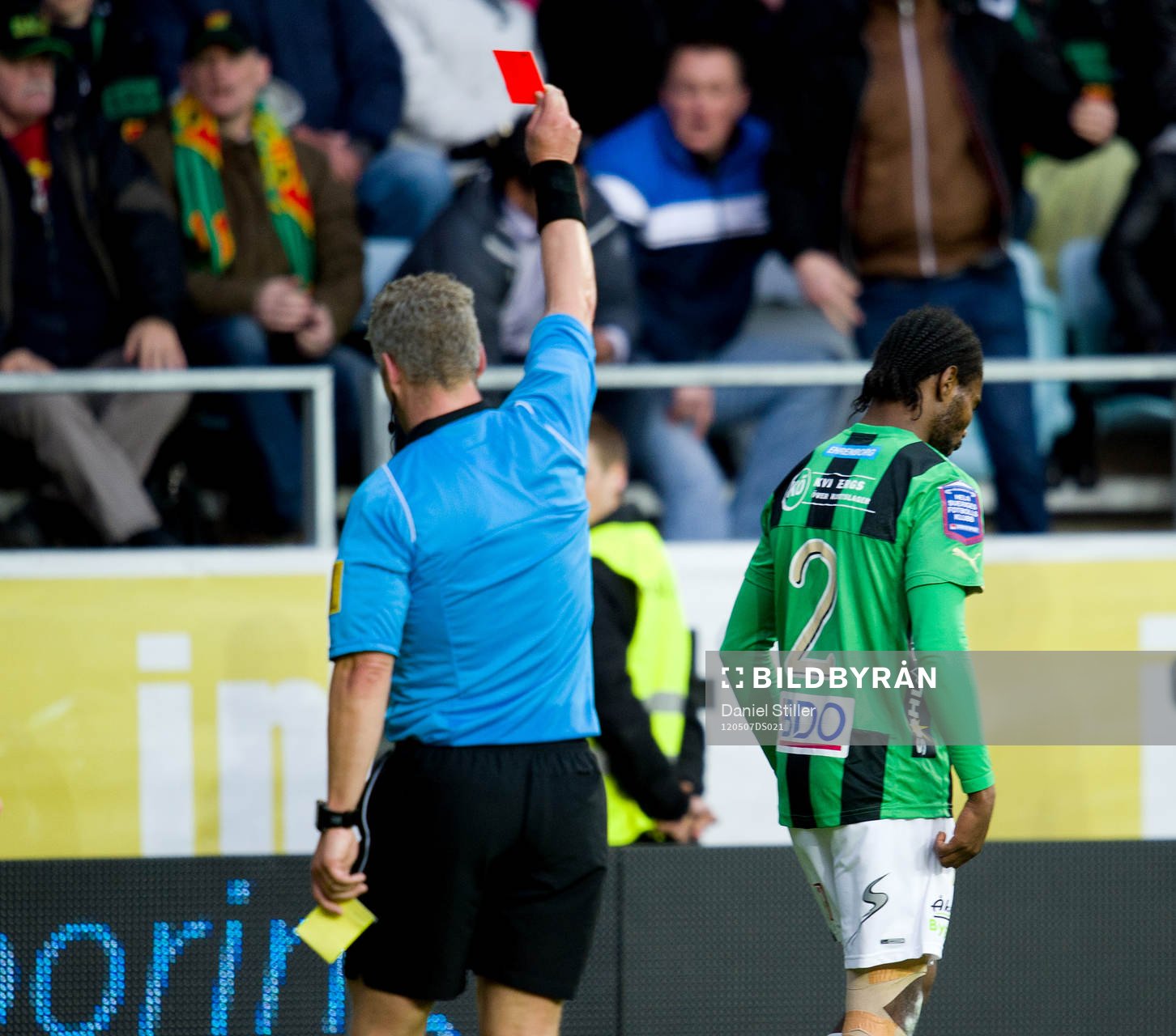Richard Ntomba Ekunde, GAIS, får rött kort