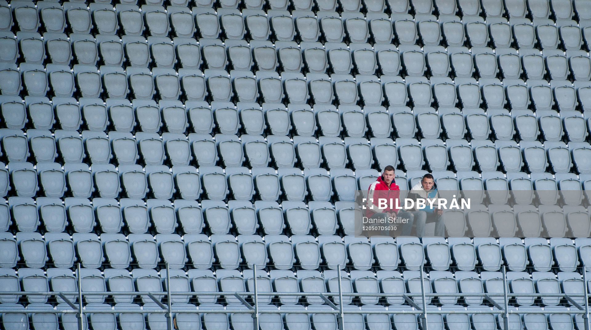 Tomma läktare, inte mycket folk på matchen