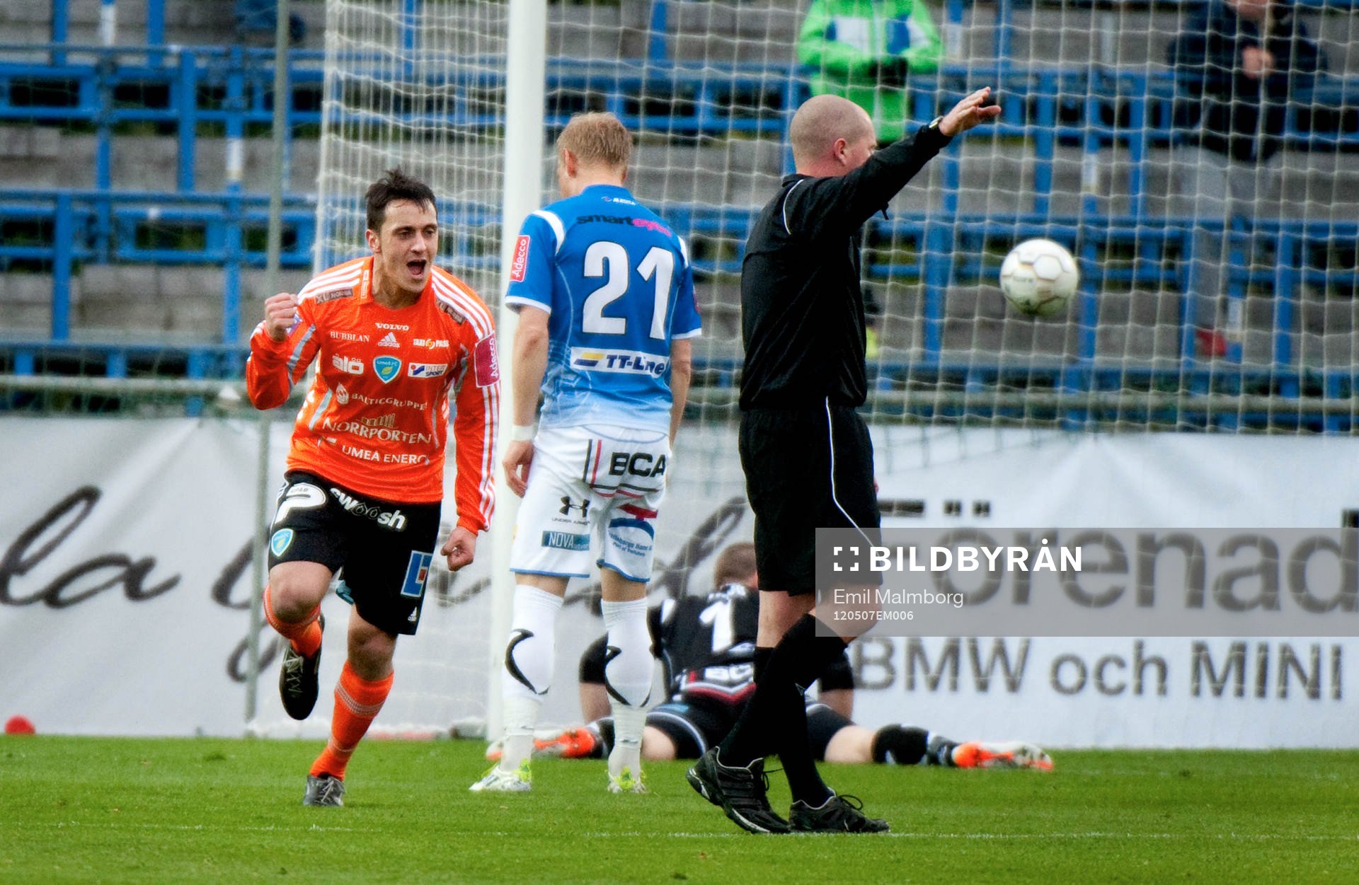 Adam Chennoufi, Umeå gör 1-0. Jubel