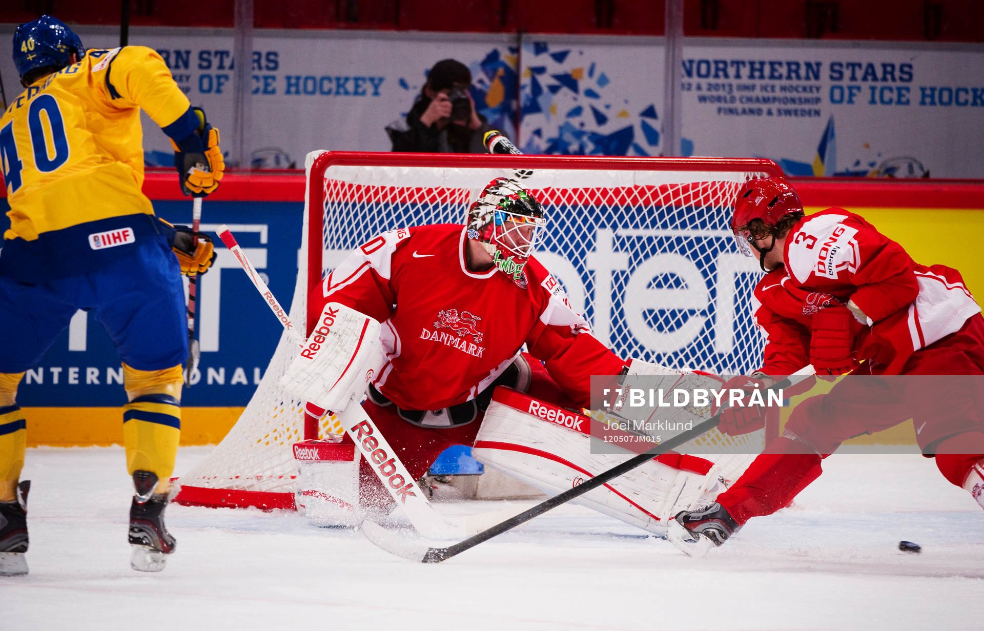 Henrik Zetterberg, Sverige, passar fram till 3-0-målet