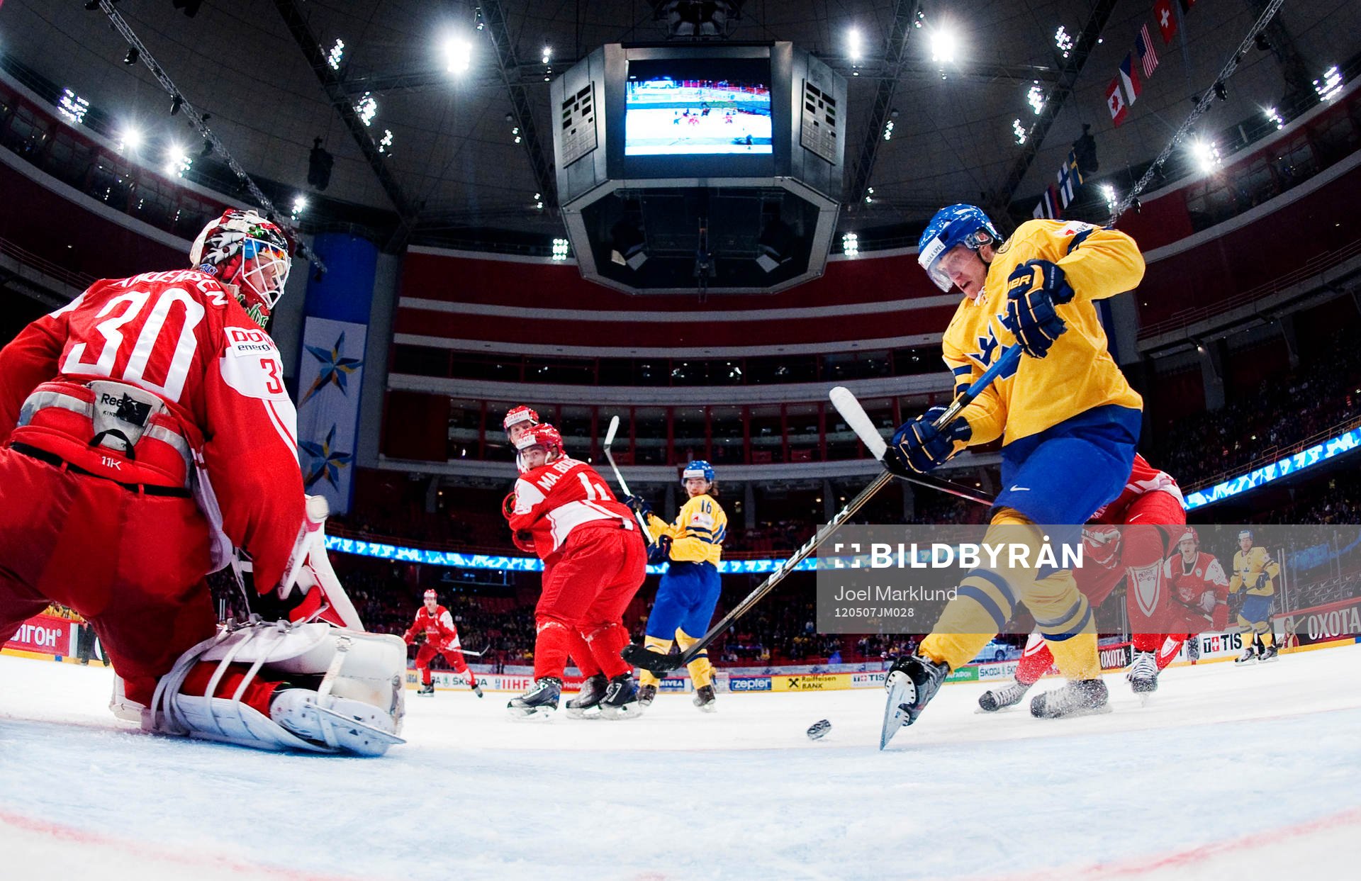 Jakob Silfverberg, Sverige, oroar framför Frederik