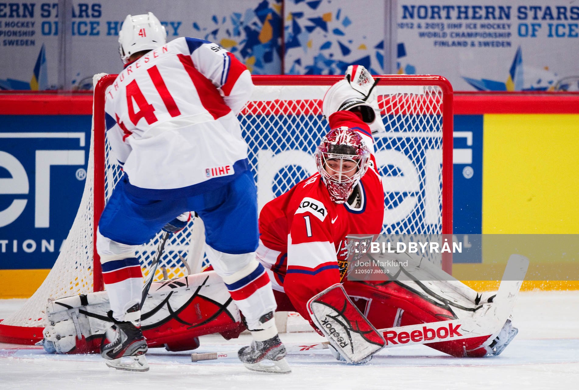 Patrick Thoresen, Norge, missar en straff mot Jakub Kovar,