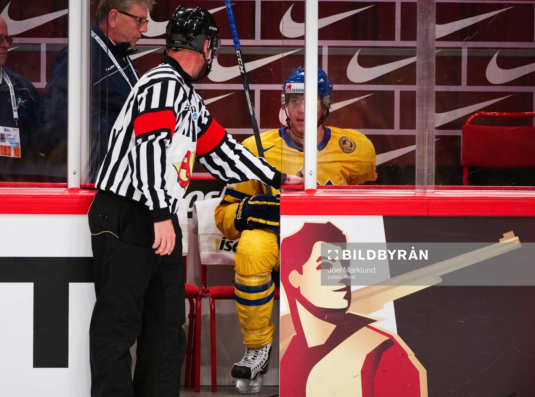 Victor Hedman, Sverige, får en tillsägelse av domaren
