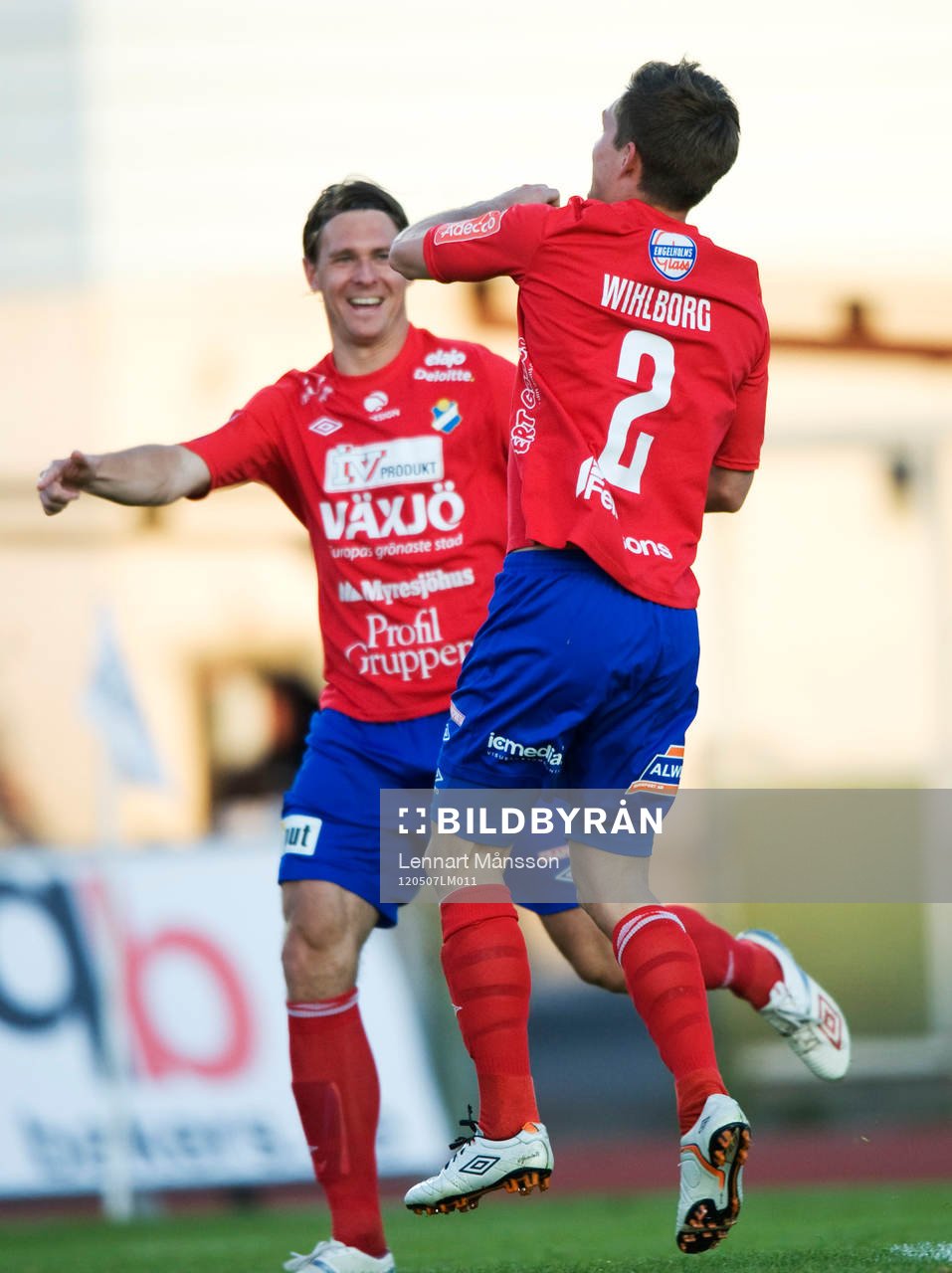 2-1 Andreas Wihlborg som grattas av passningsläggaren