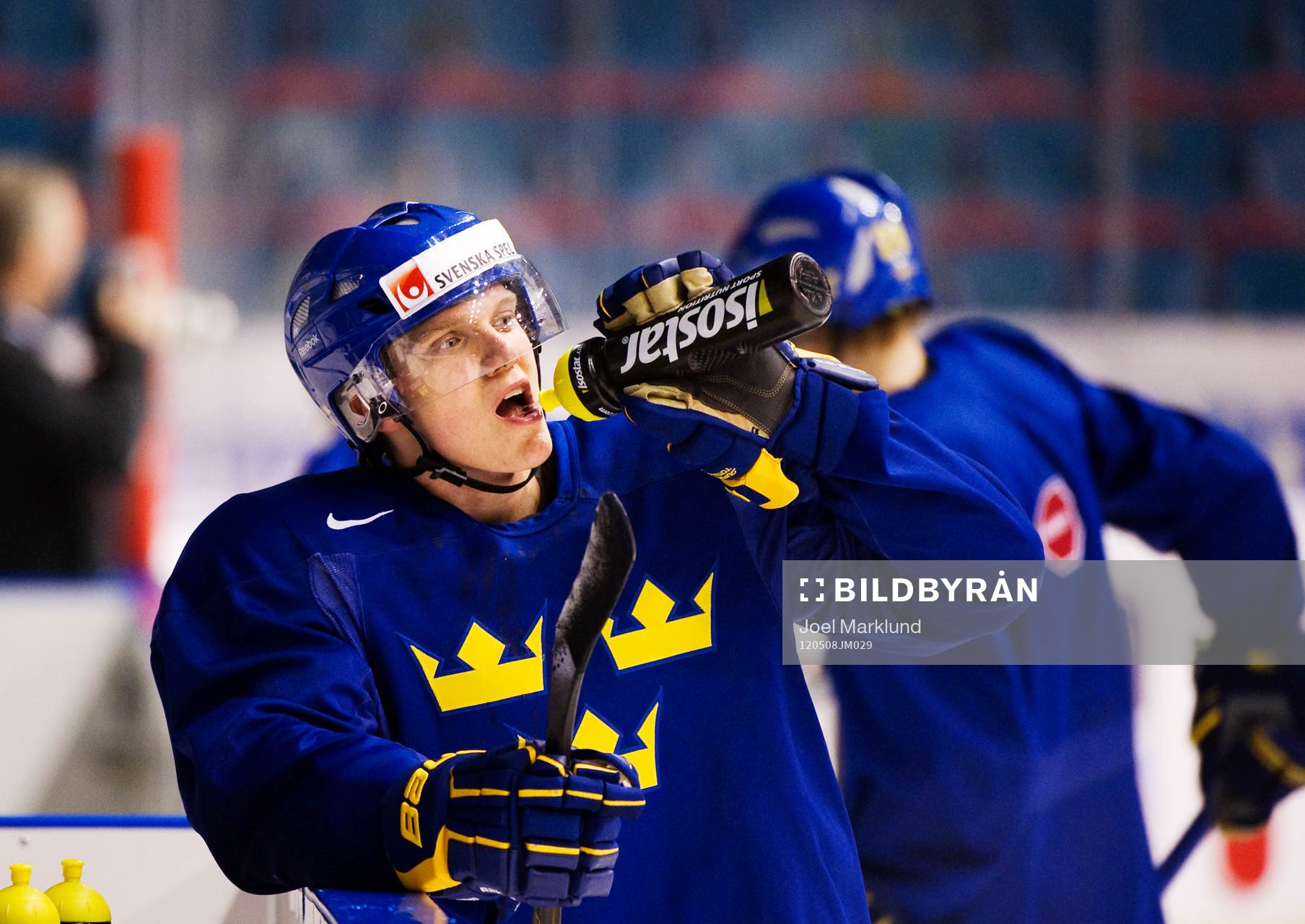 Jakob Silfverberg dricker vatten