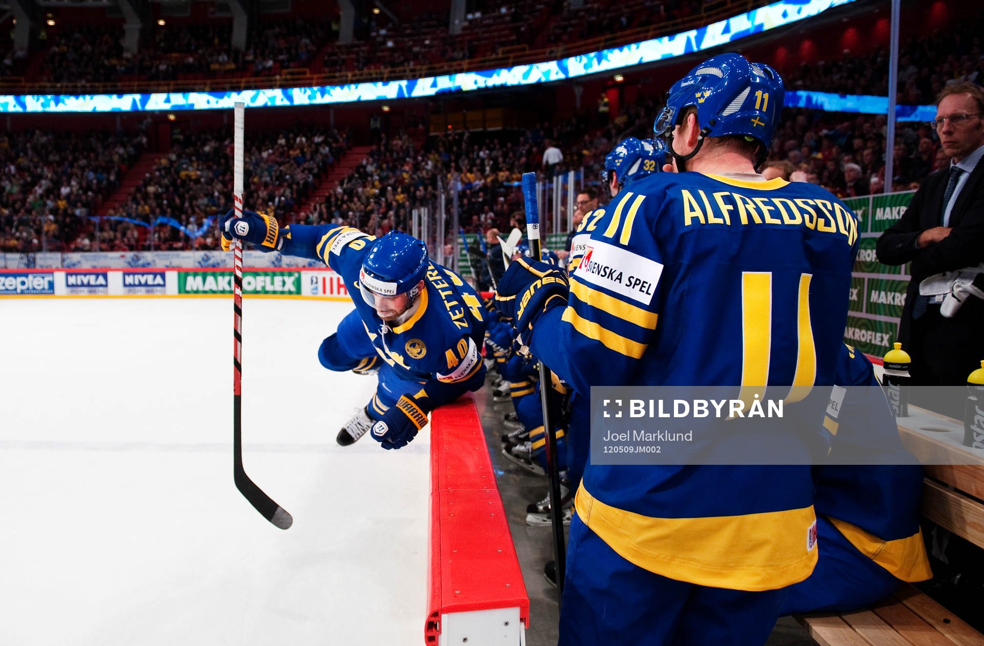 Henrik Zetterberg, Sverige, hoppar in på isen