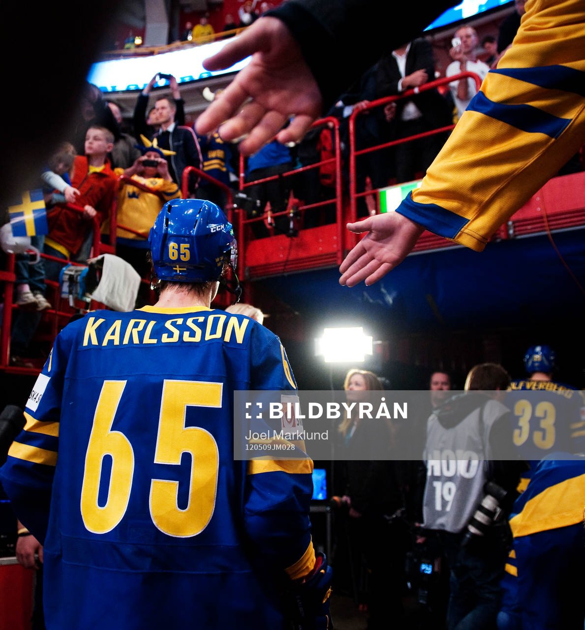 Erik Karlsson, Sverige, lämnar isen