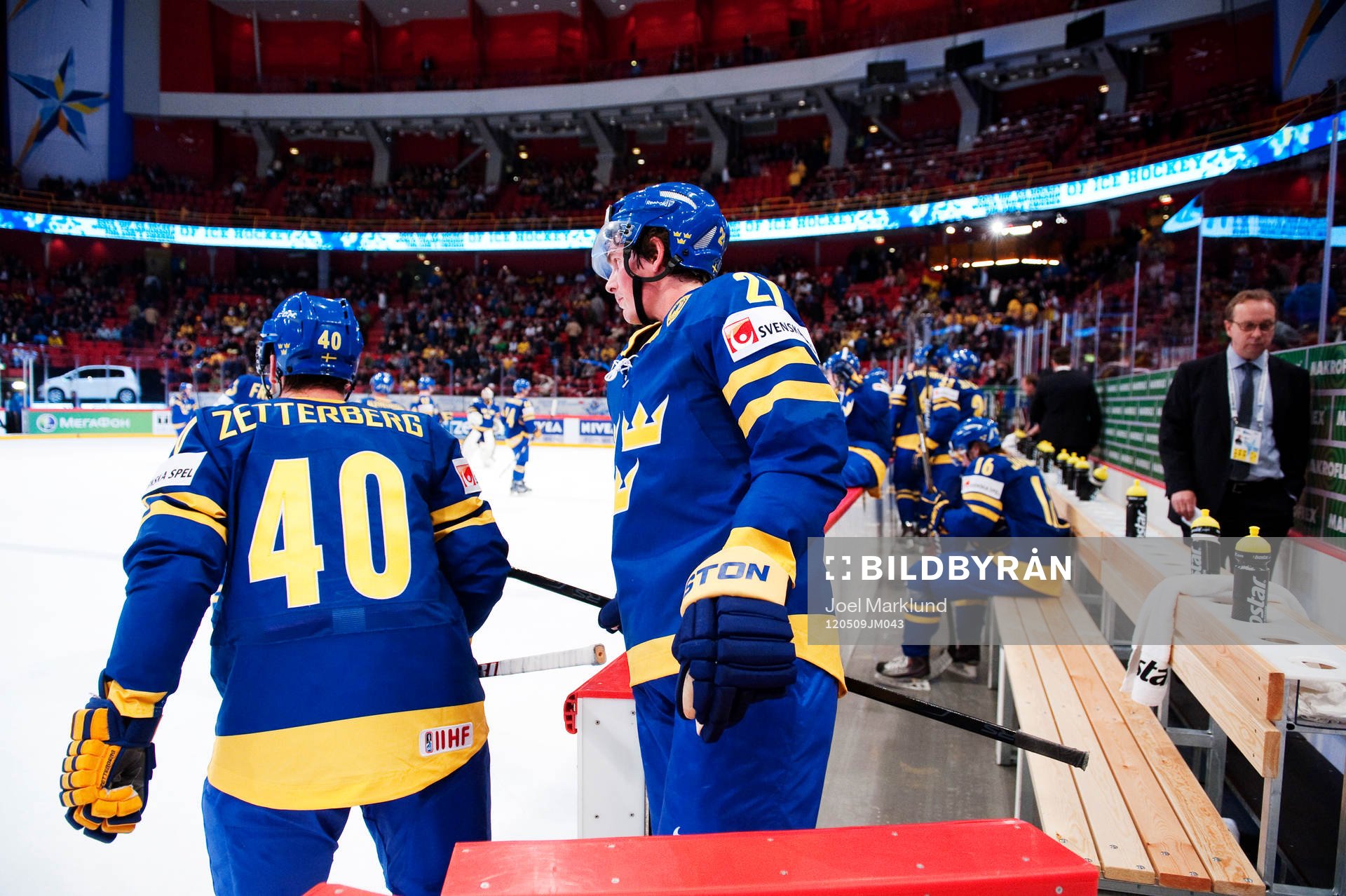 Henrik Zetterberg och Loui Eriksson, Sverige, lämnar