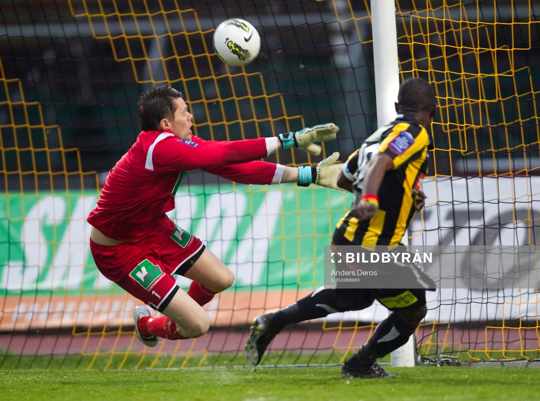 2-0. Mattias Hugosson, målvakt, Gefle, Abdul Majeed Waris,