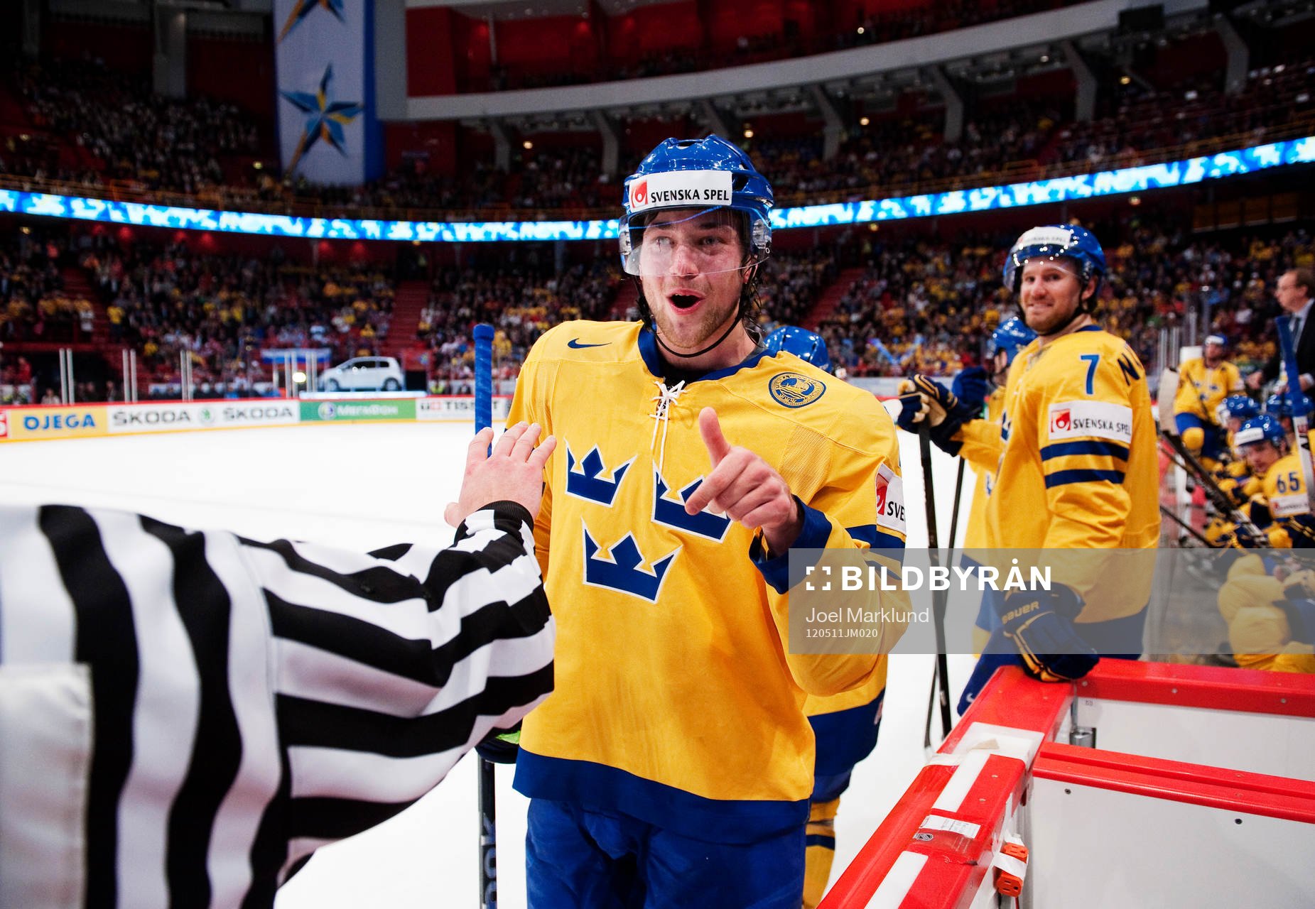 Victor Hedman, Sverige, tjafsar med Alexander Svitov,