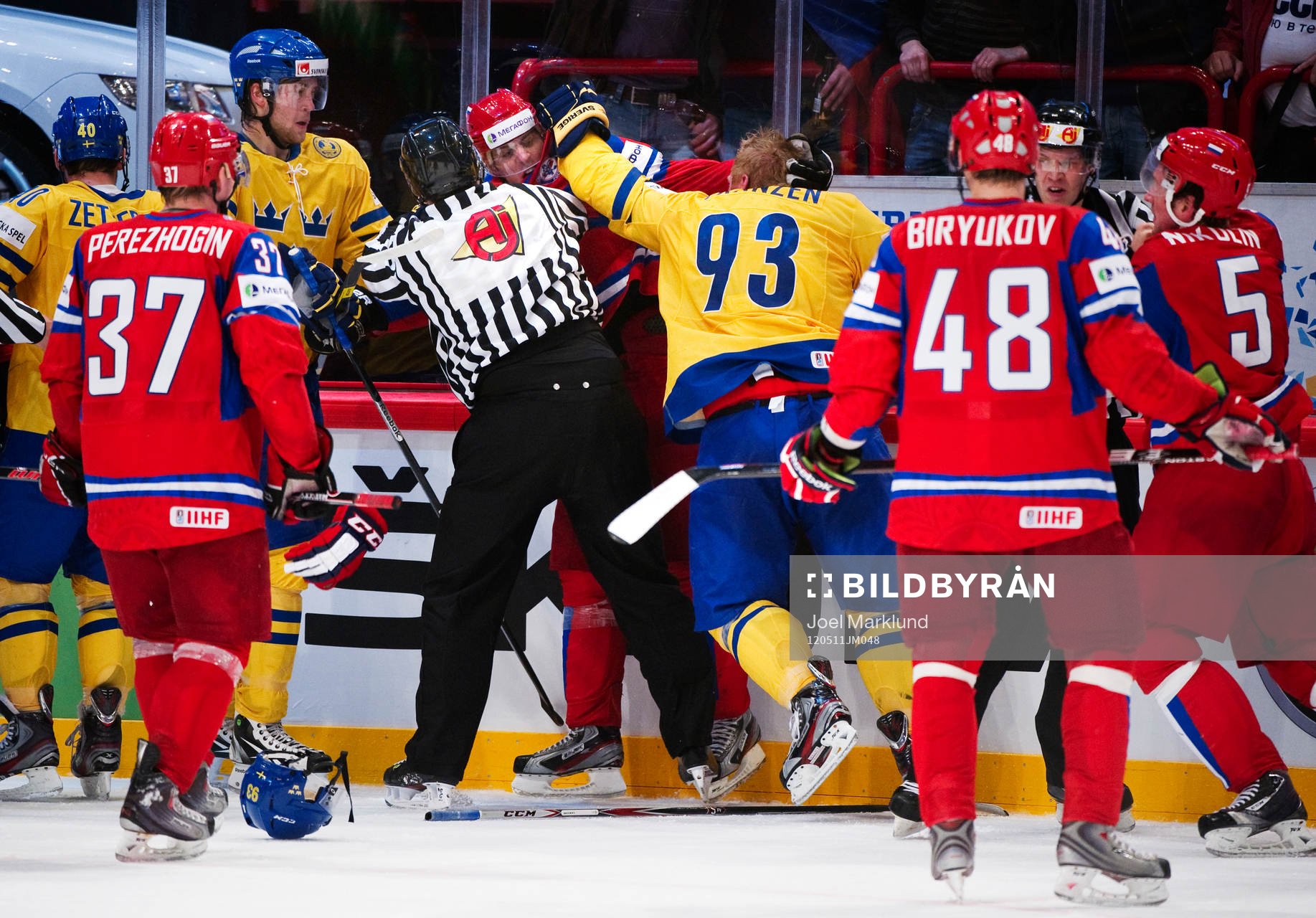 Yevgeni Malkin, Ryssland, och Johan Franzén, Sverige, i